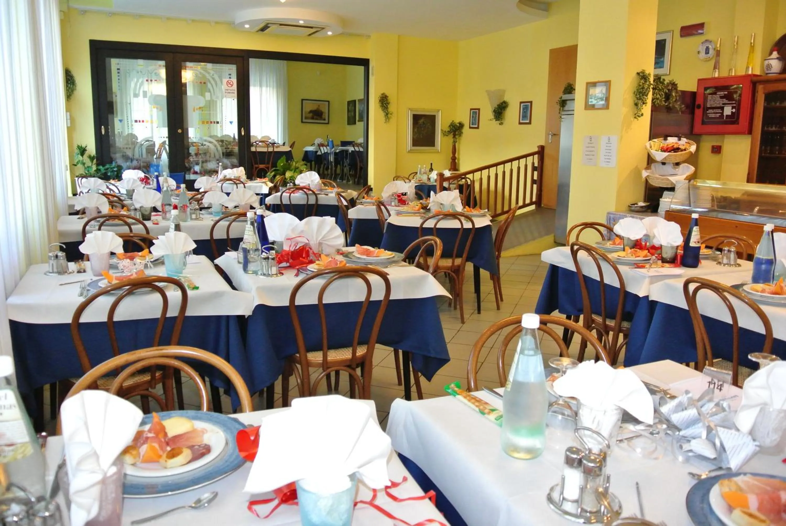 Restaurant/places to eat in Hotel Bahamas