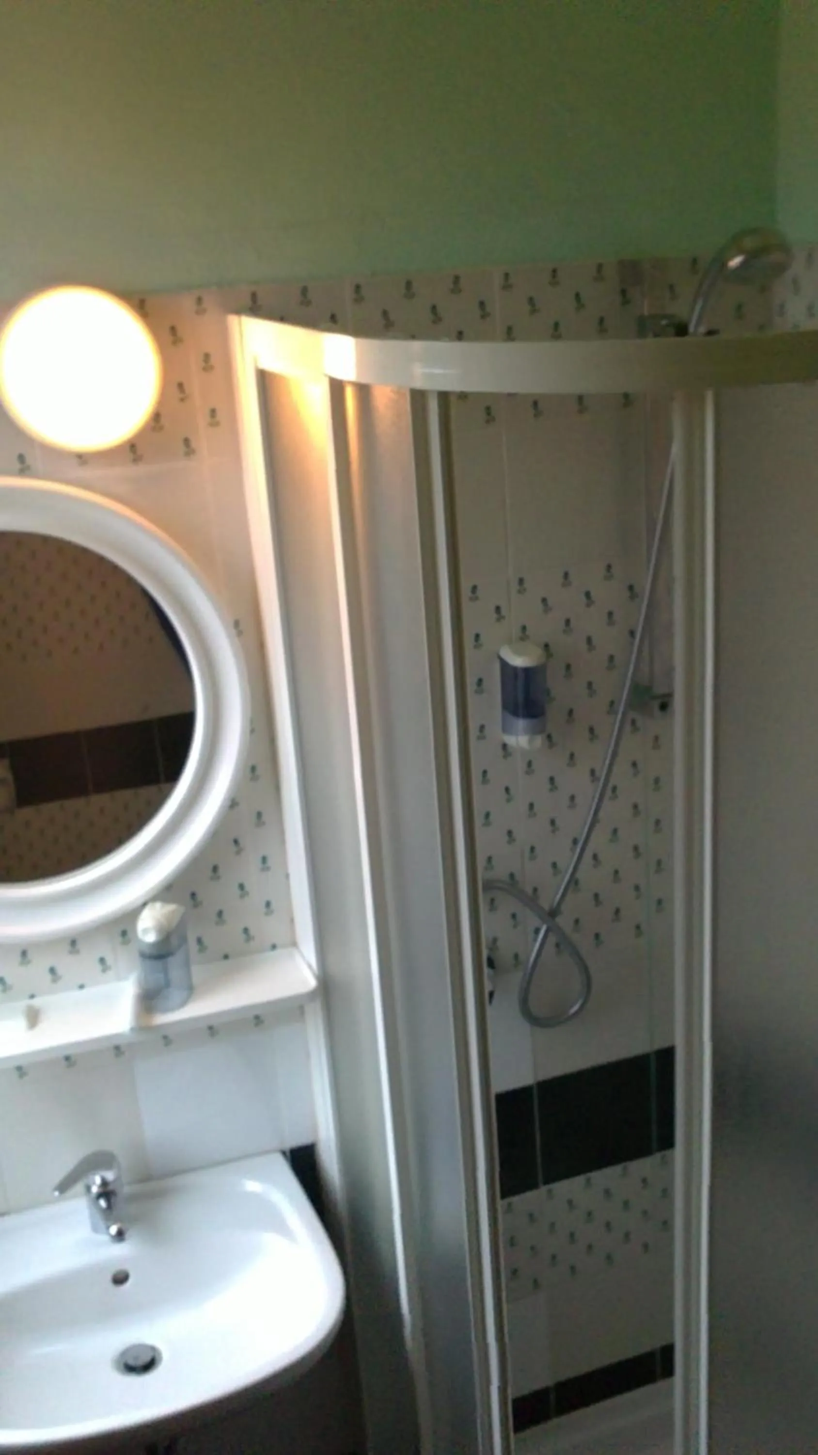 Shower in Hotel Bahamas