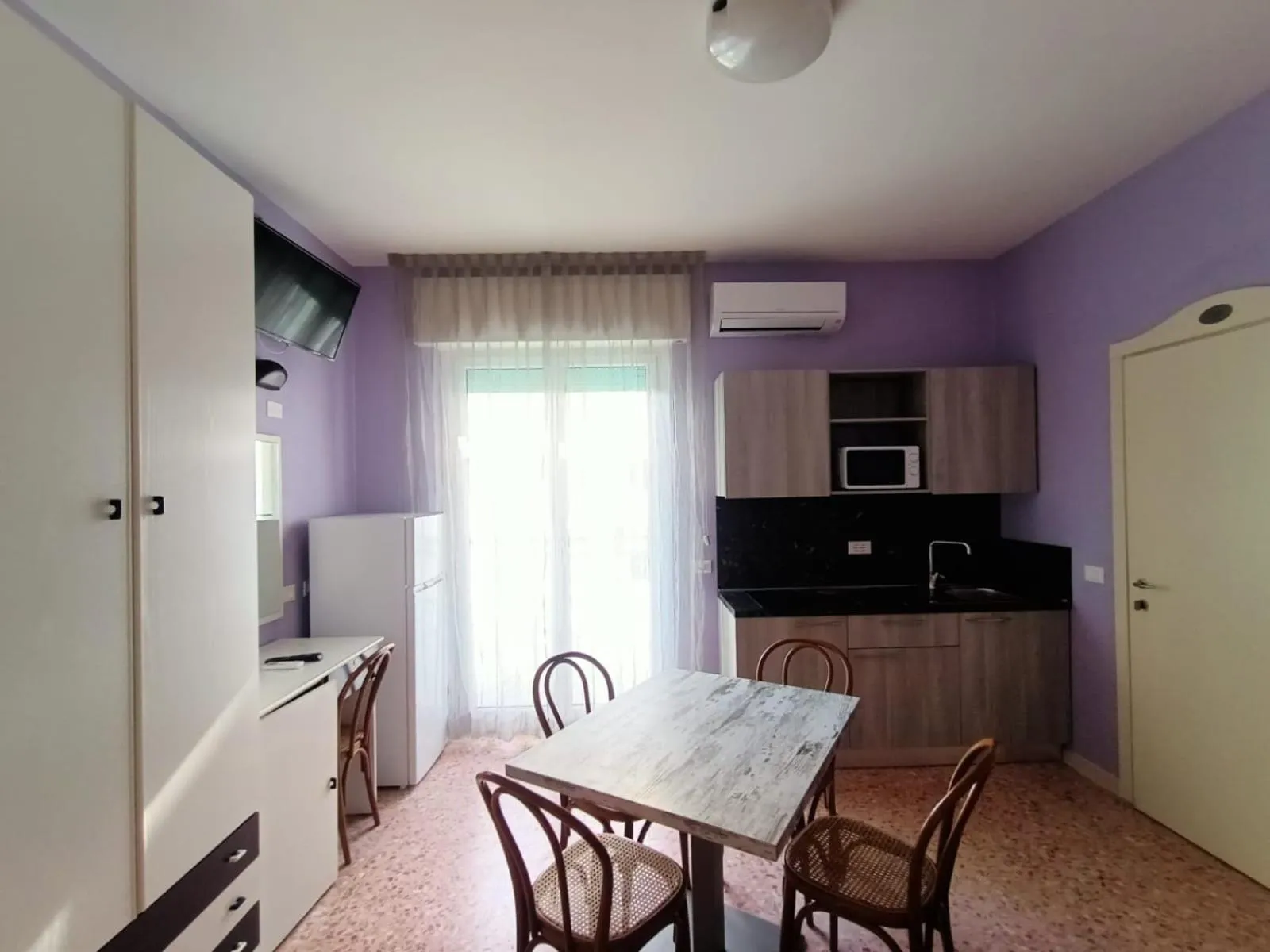 Kitchen or kitchenette in Hotel Bahamas