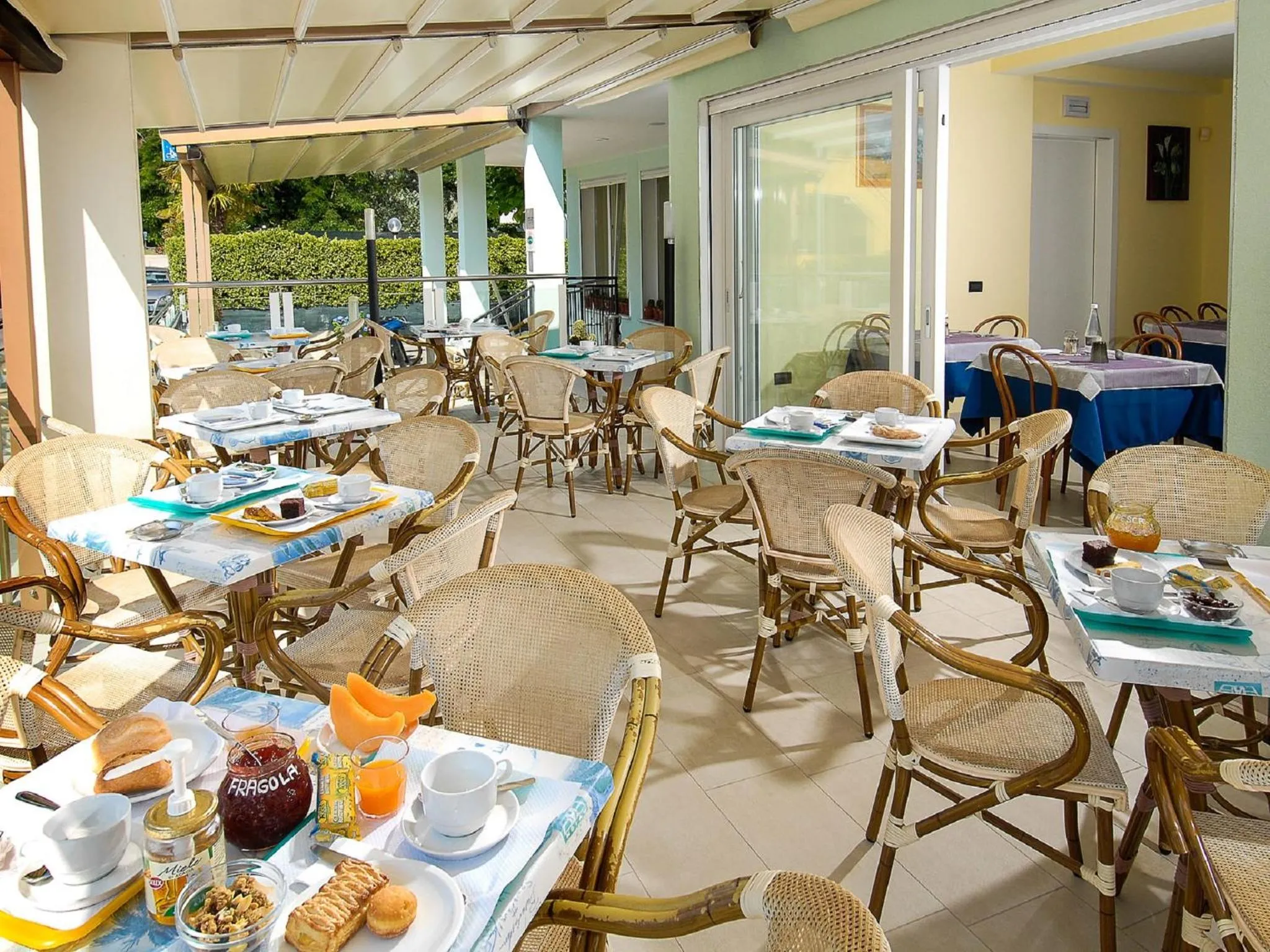 Restaurant/places to eat in Hotel Bahamas