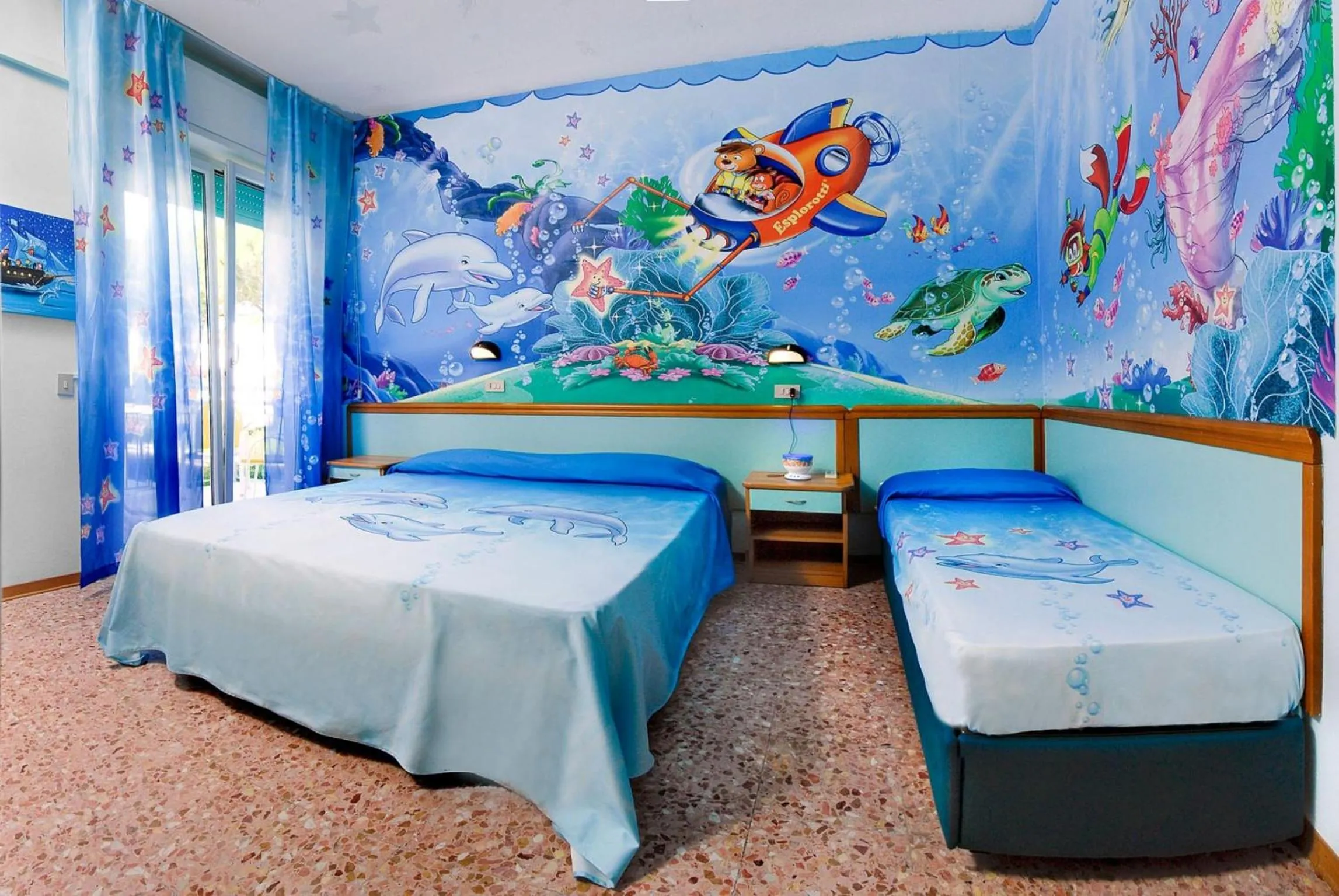 Shower, Bed in Hotel Bahamas