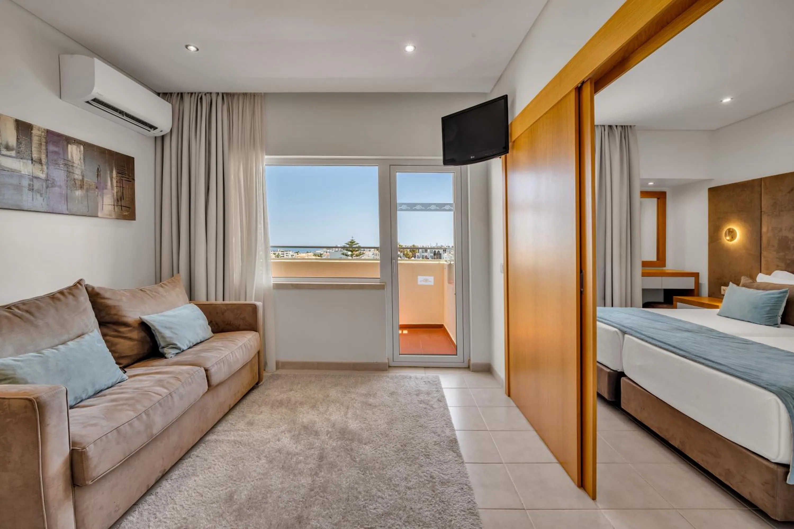 Communal lounge/ TV room, Bed in Albufeira Sol Hotel & Spa