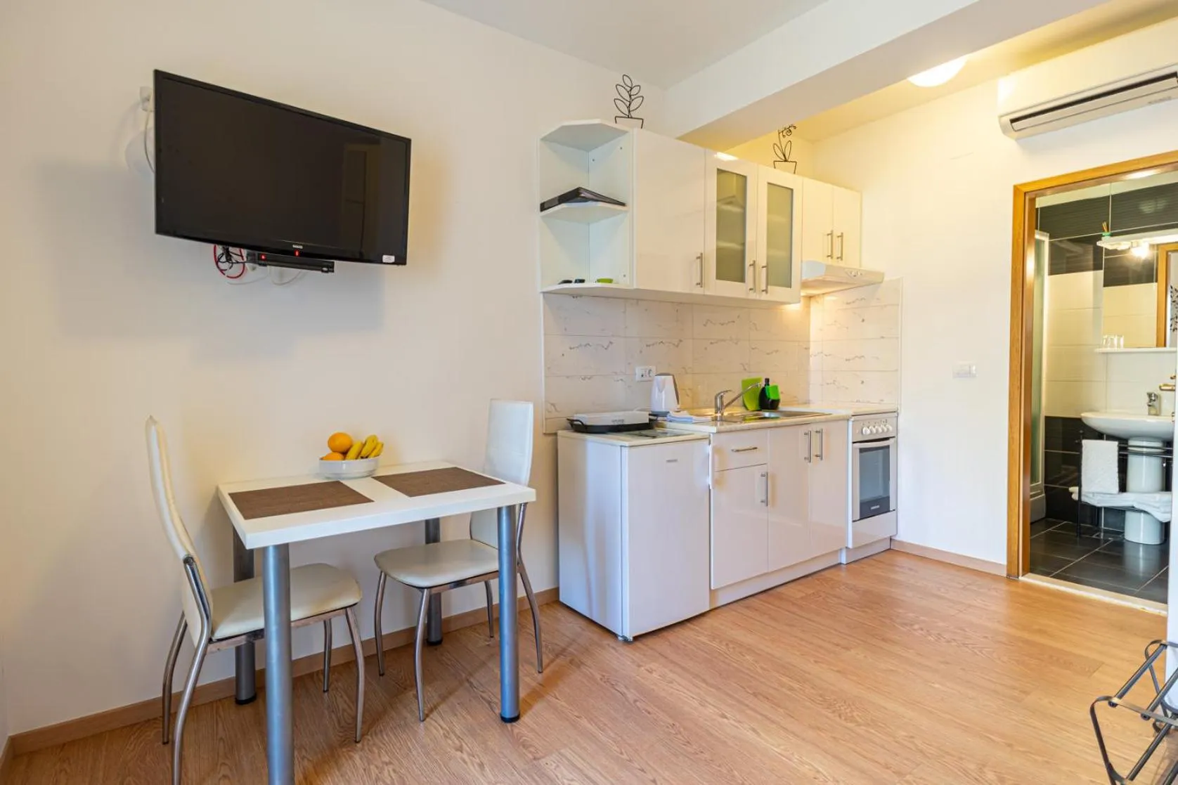 TV and multimedia in Apartments Didan