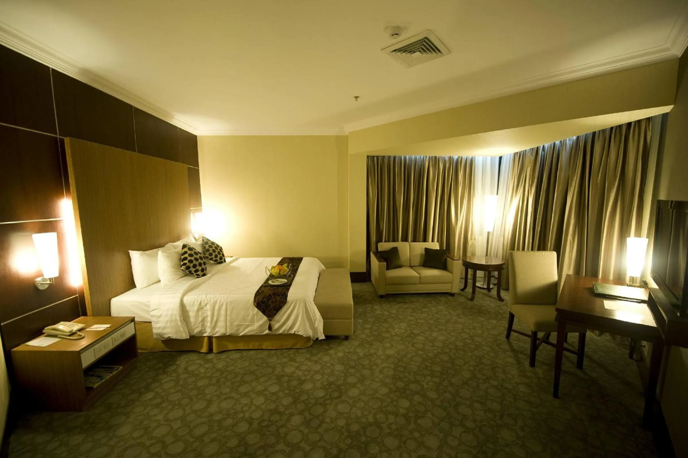 Bed in Emerald Garden International Hotel