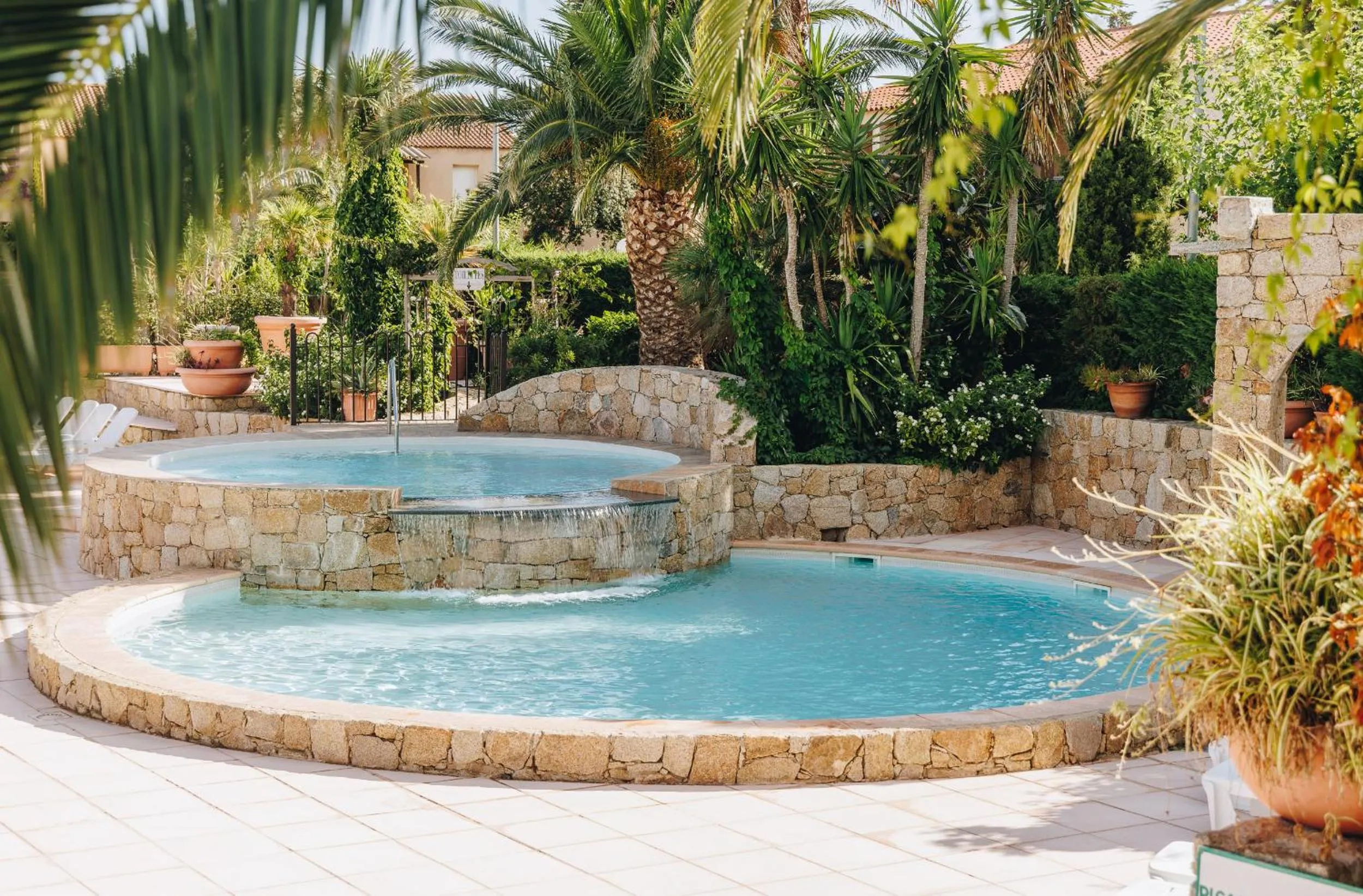 Swimming pool in Hôtel et Résidence Benista