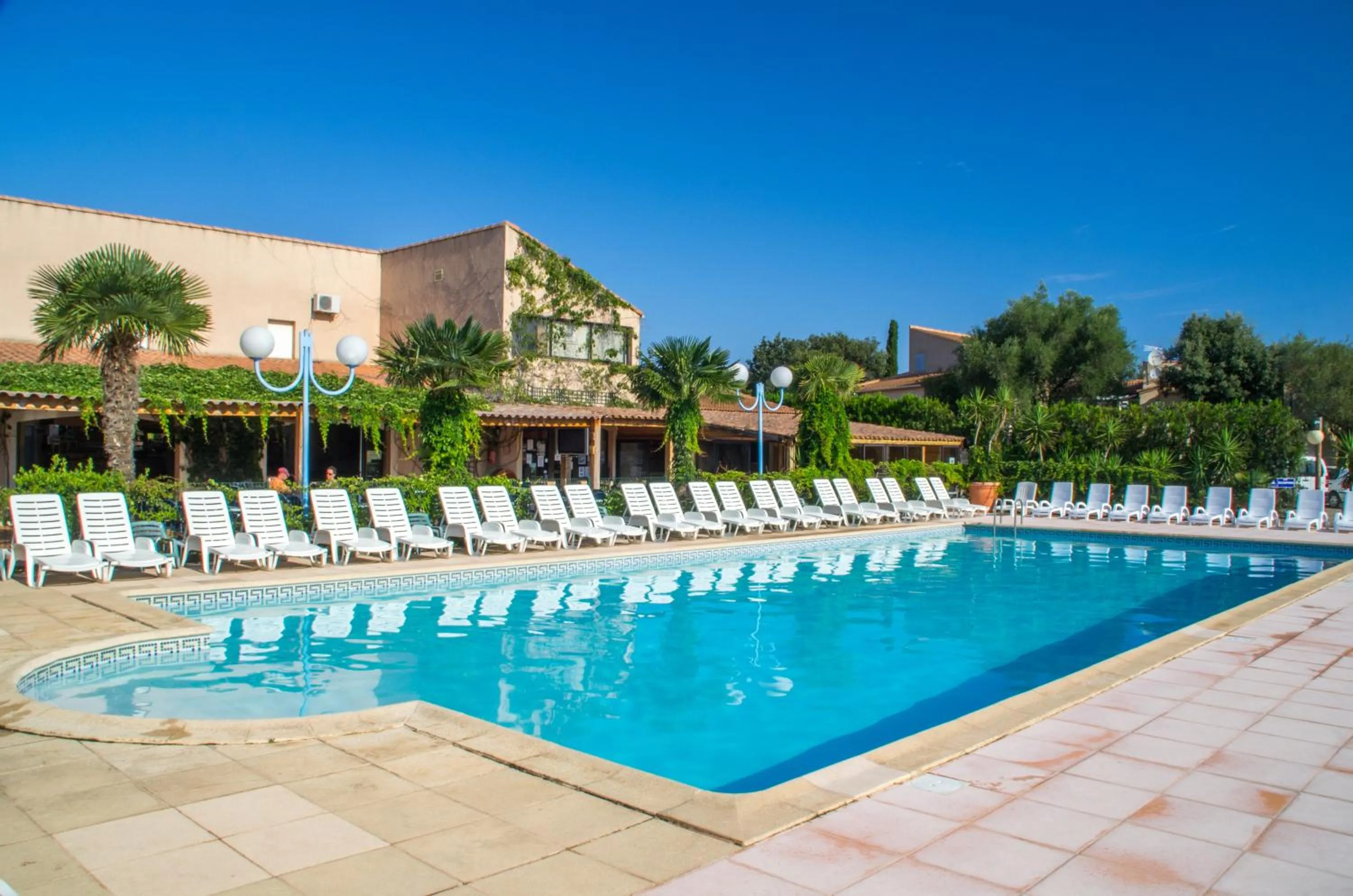Facade/entrance in Hôtel et Résidence Benista