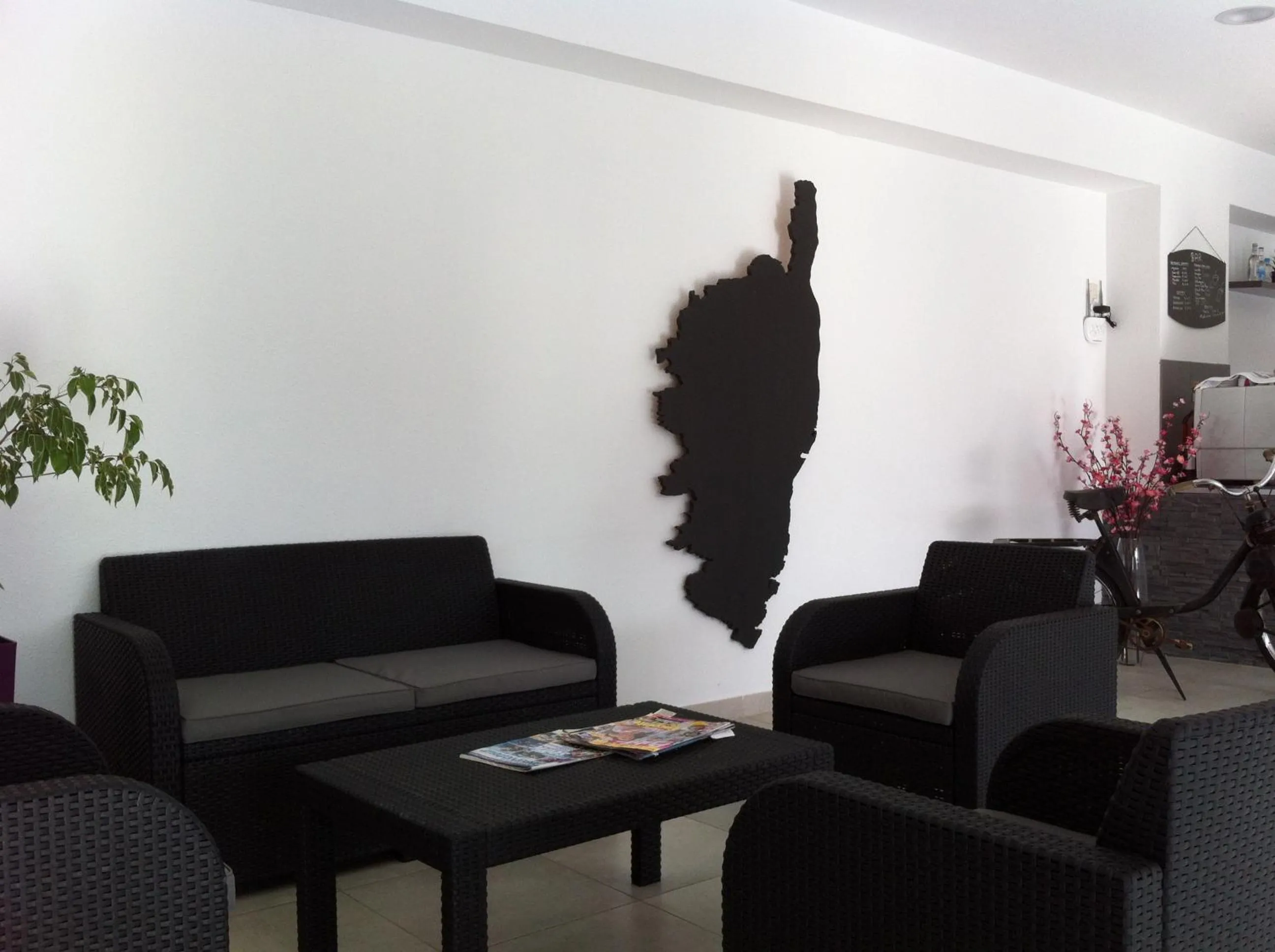 Lounge or bar in Hôtel et Résidence Benista