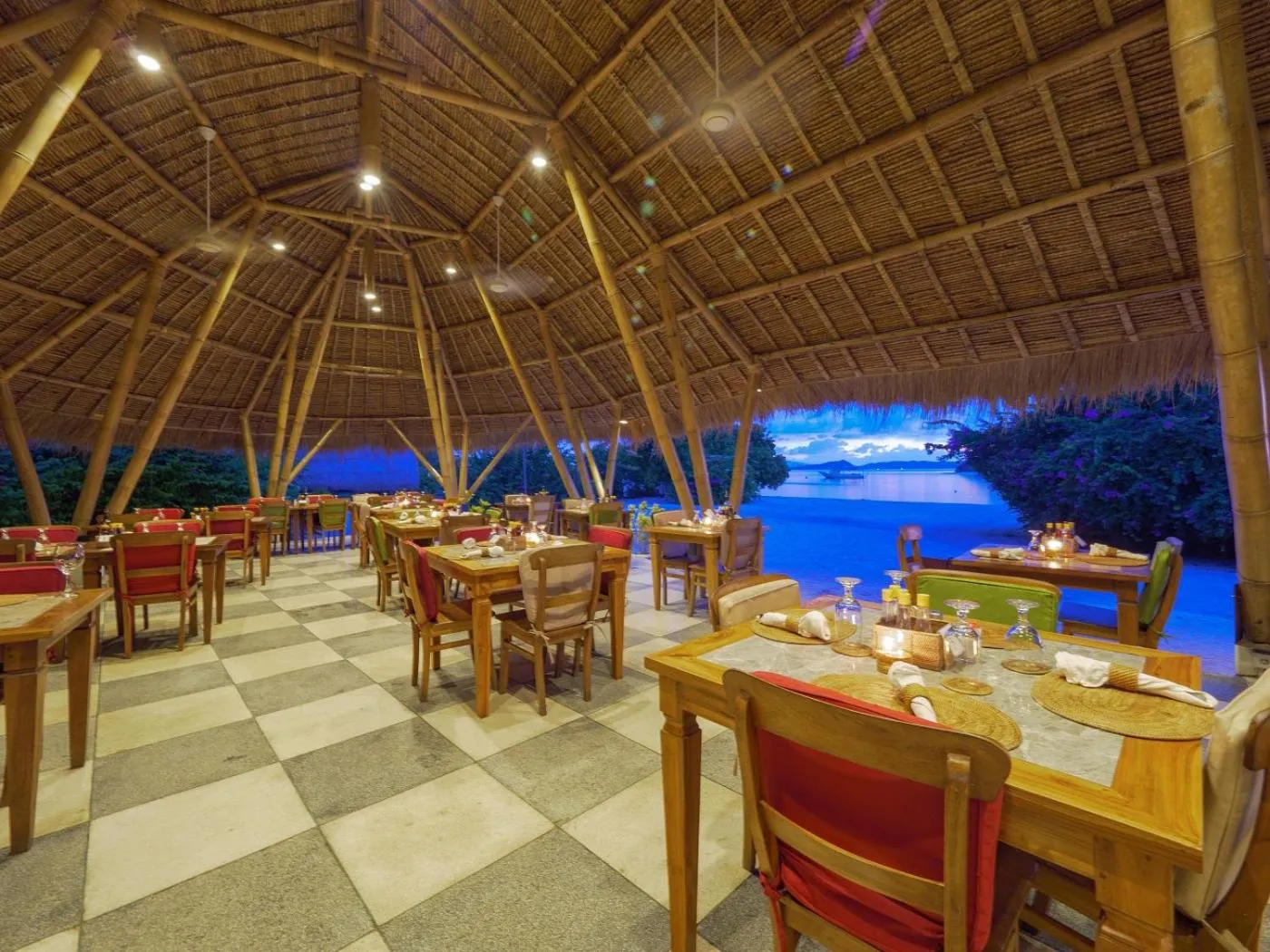 Restaurant/places to eat in Komodo Resort