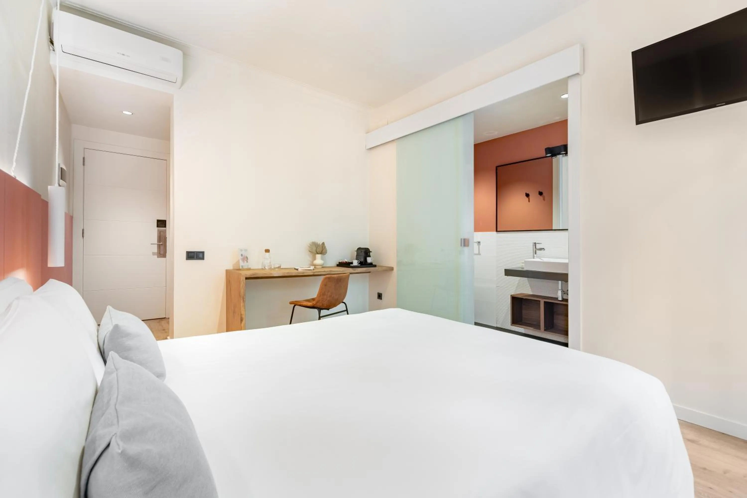 Bed in LeMar by Aspasios