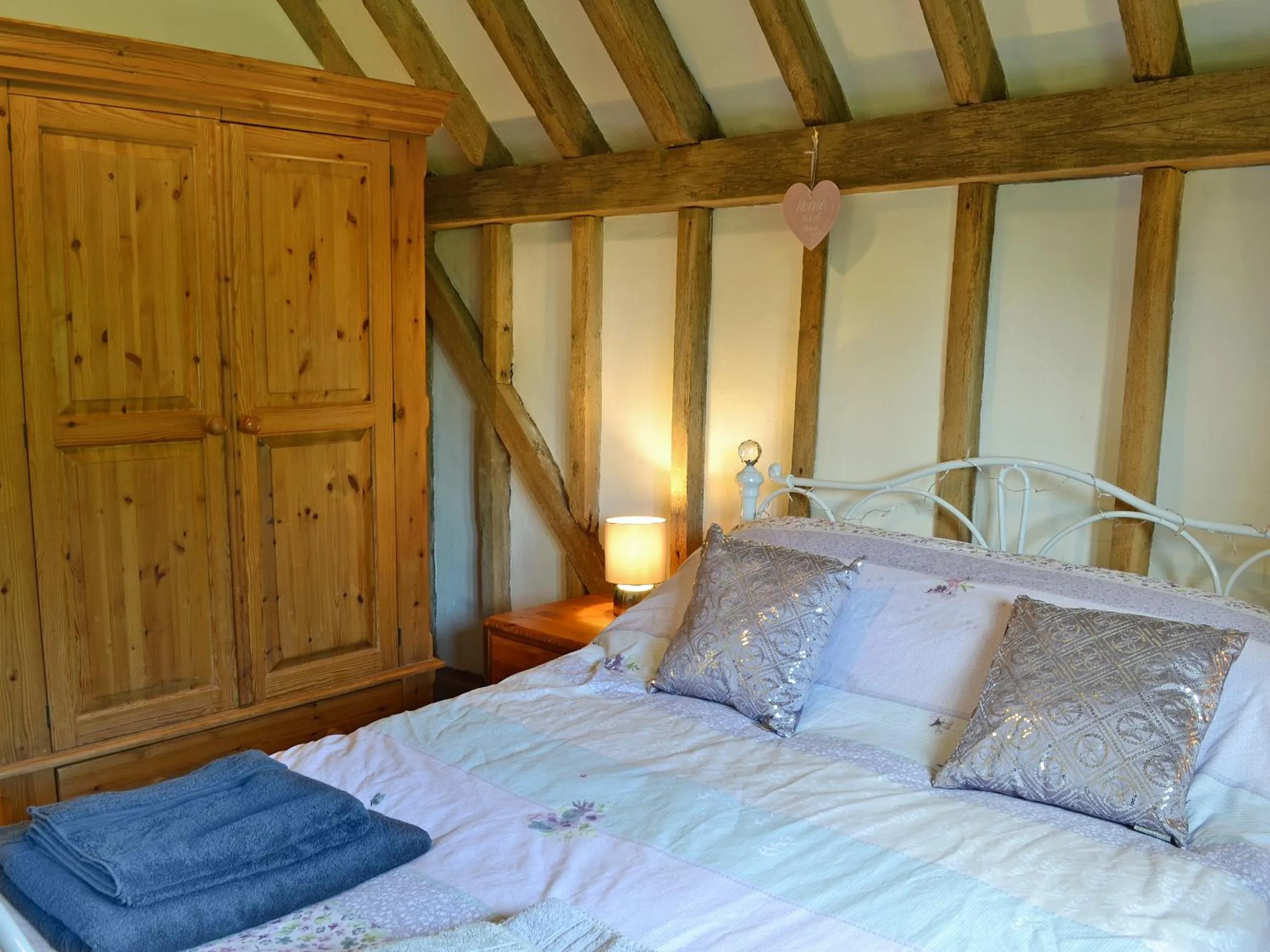 Bedroom, Bed in Romden Barn