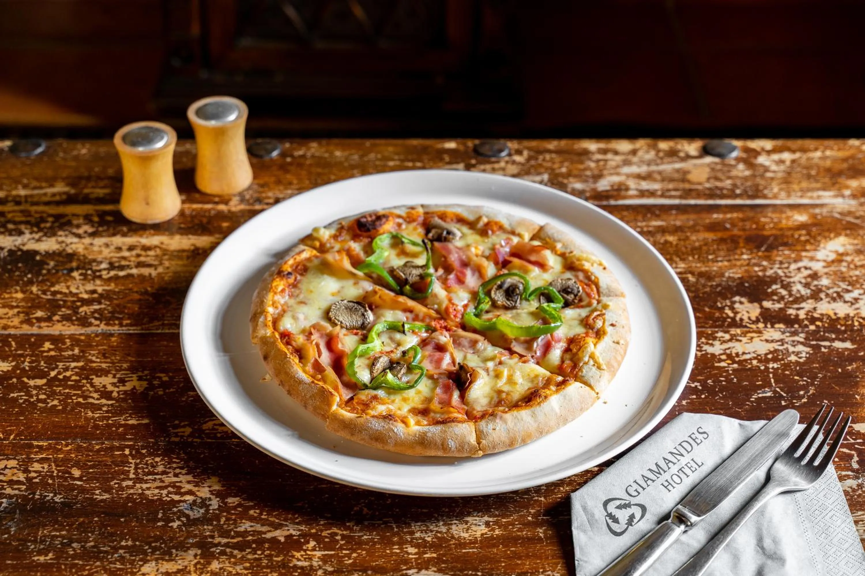 Restaurant/places to eat in Hotel Giamandes