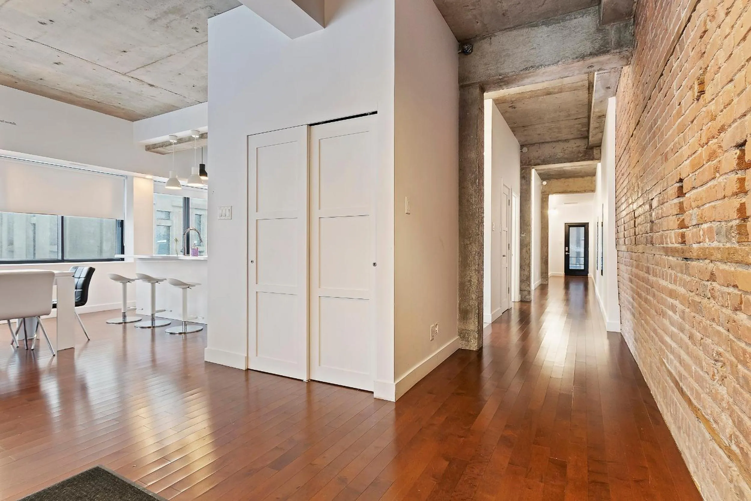 Facade/entrance in mtlFlats - Condotel Le Luxe