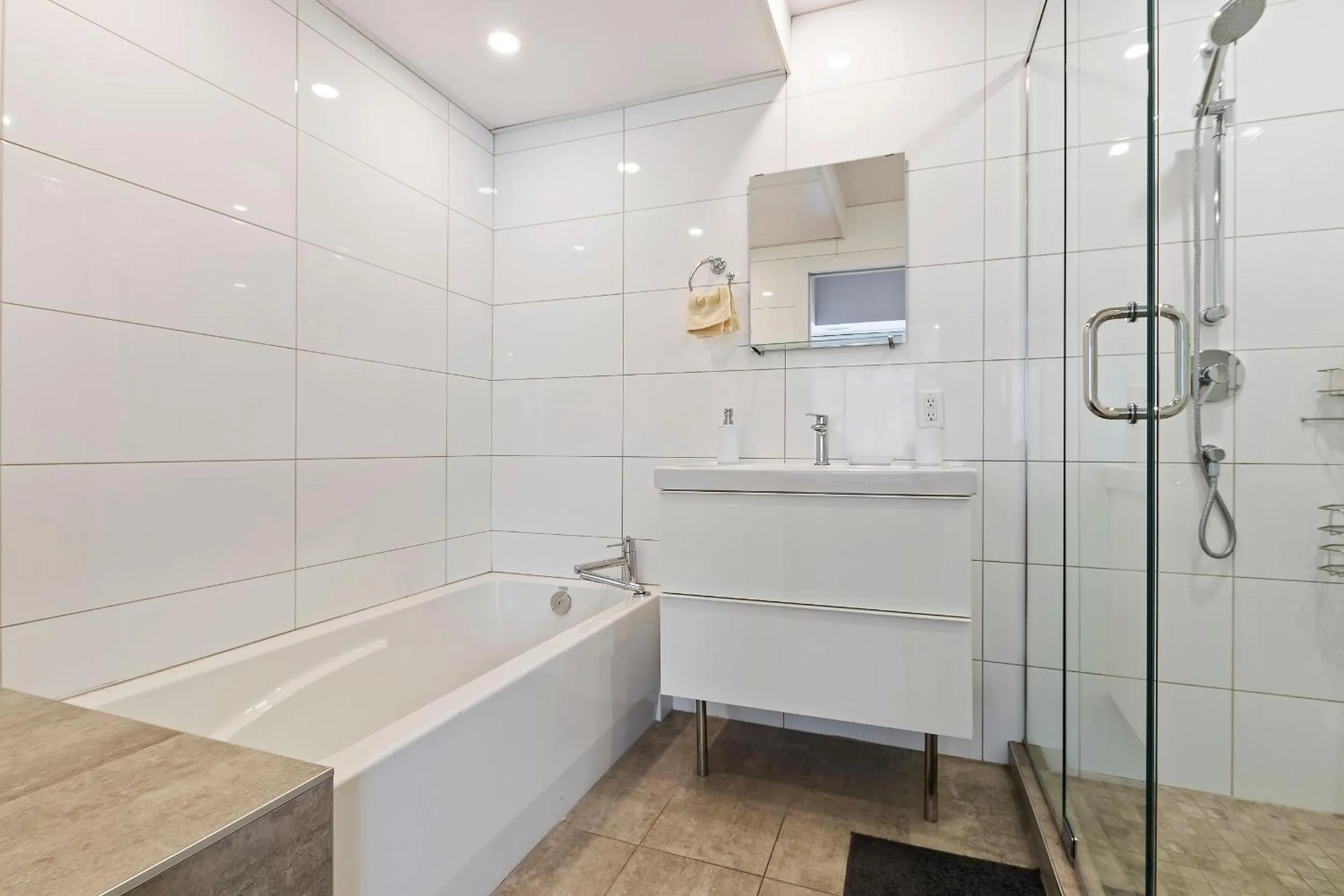 Bathroom in mtlFlats - Condotel Le Luxe