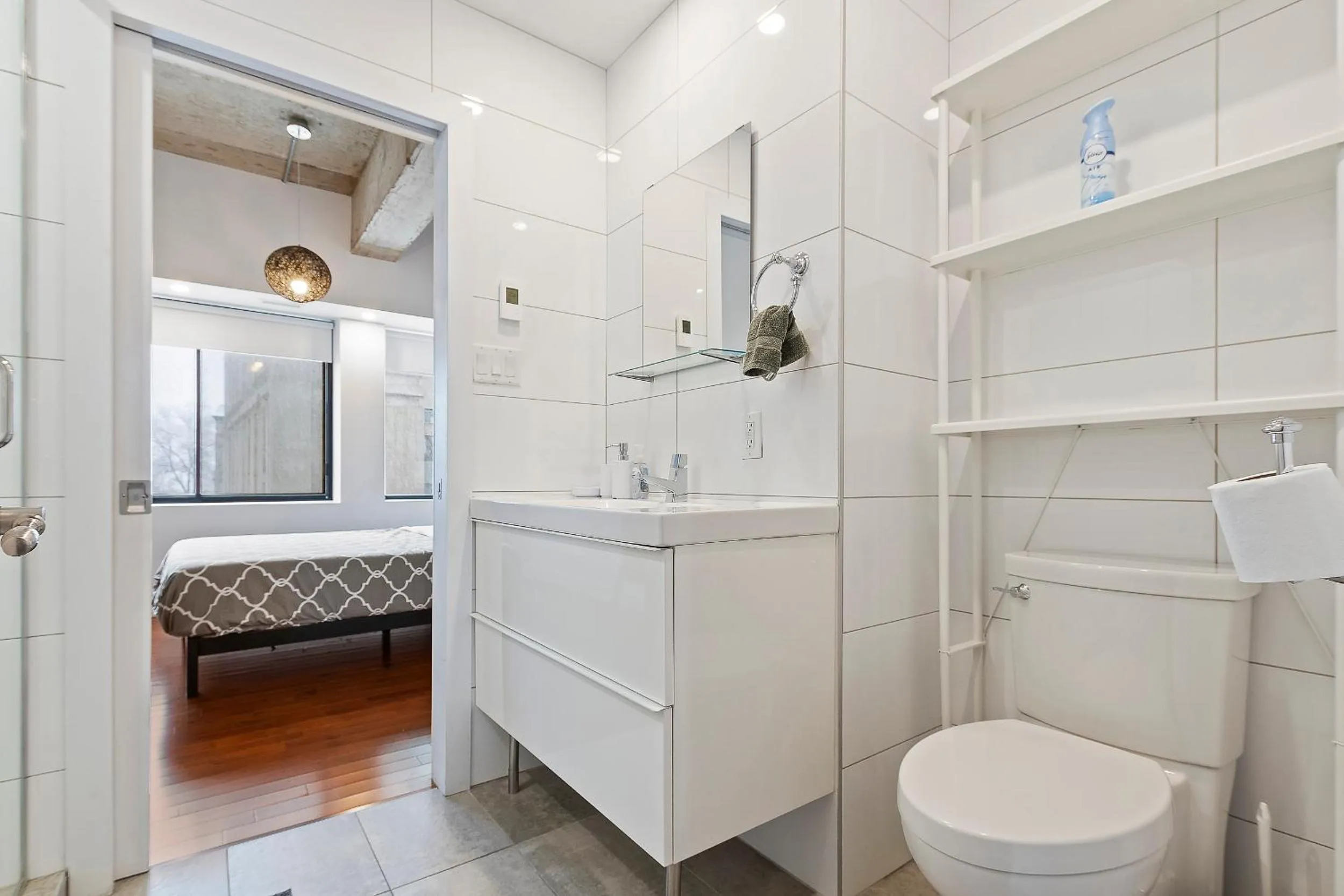 Toilet in mtlFlats - Condotel Le Luxe