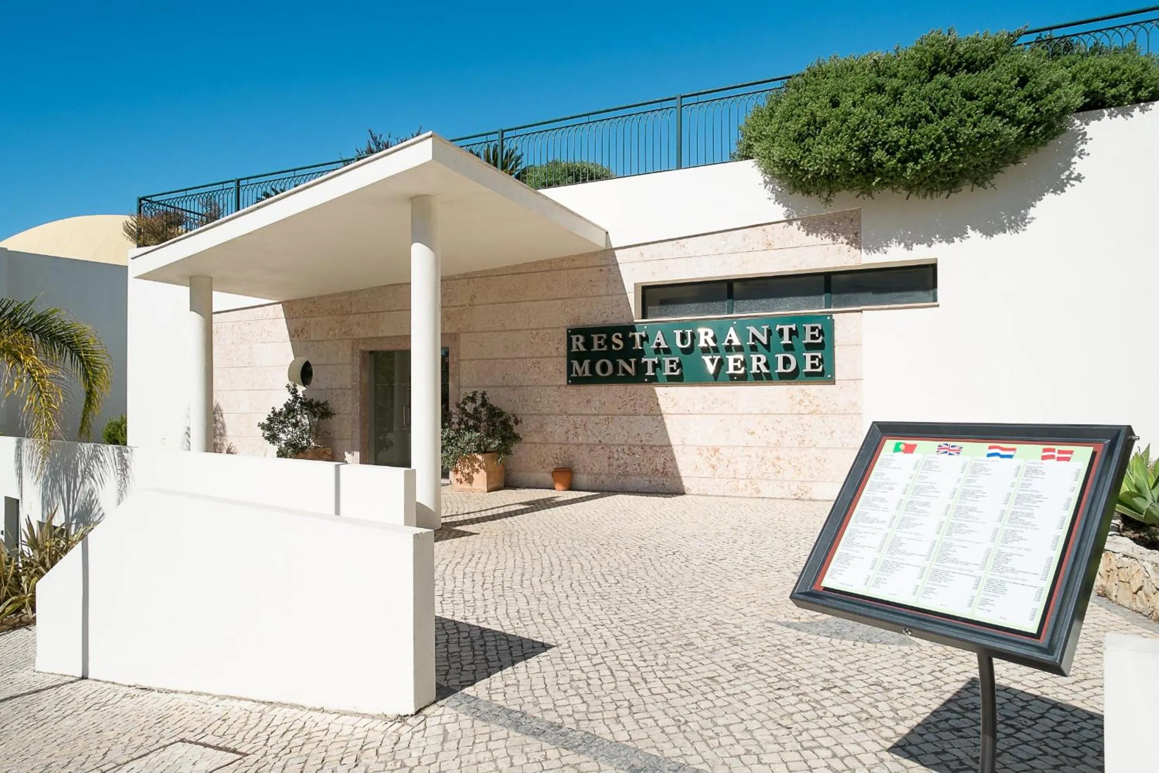 Restaurant/places to eat in Cerro Mar Atlantico & Cerro Mar Garden