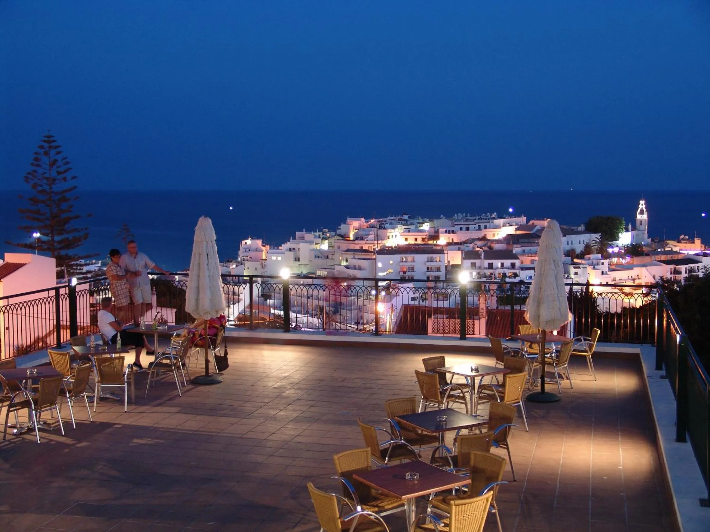 Restaurant/places to eat in Cerro Mar Atlantico & Cerro Mar Garden