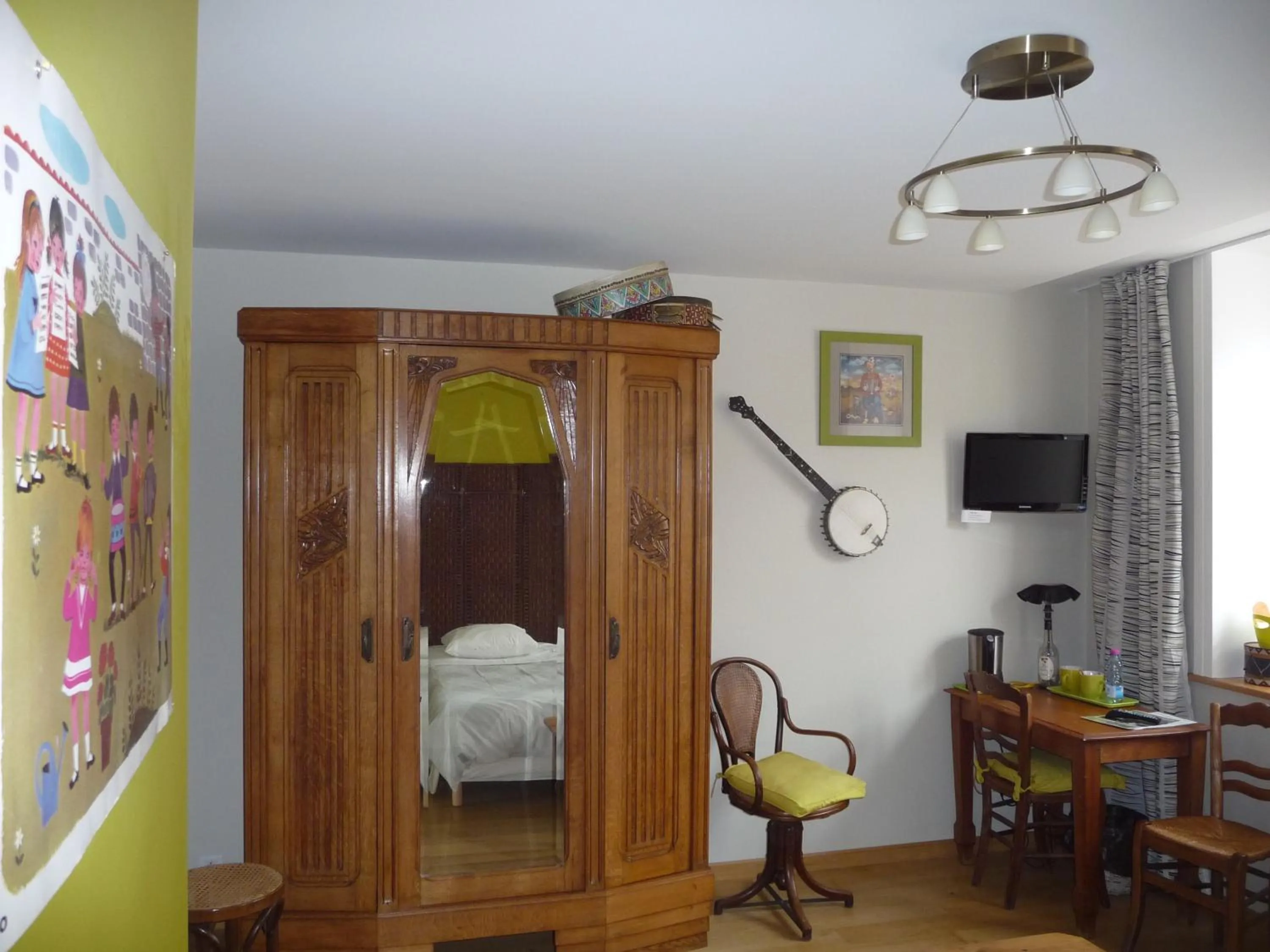 Bedroom in Au Troubadour