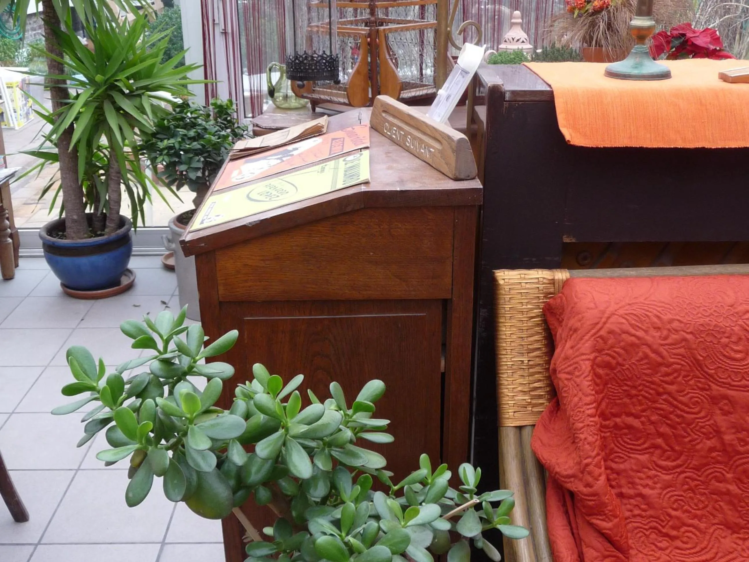 Dining area in Au Troubadour