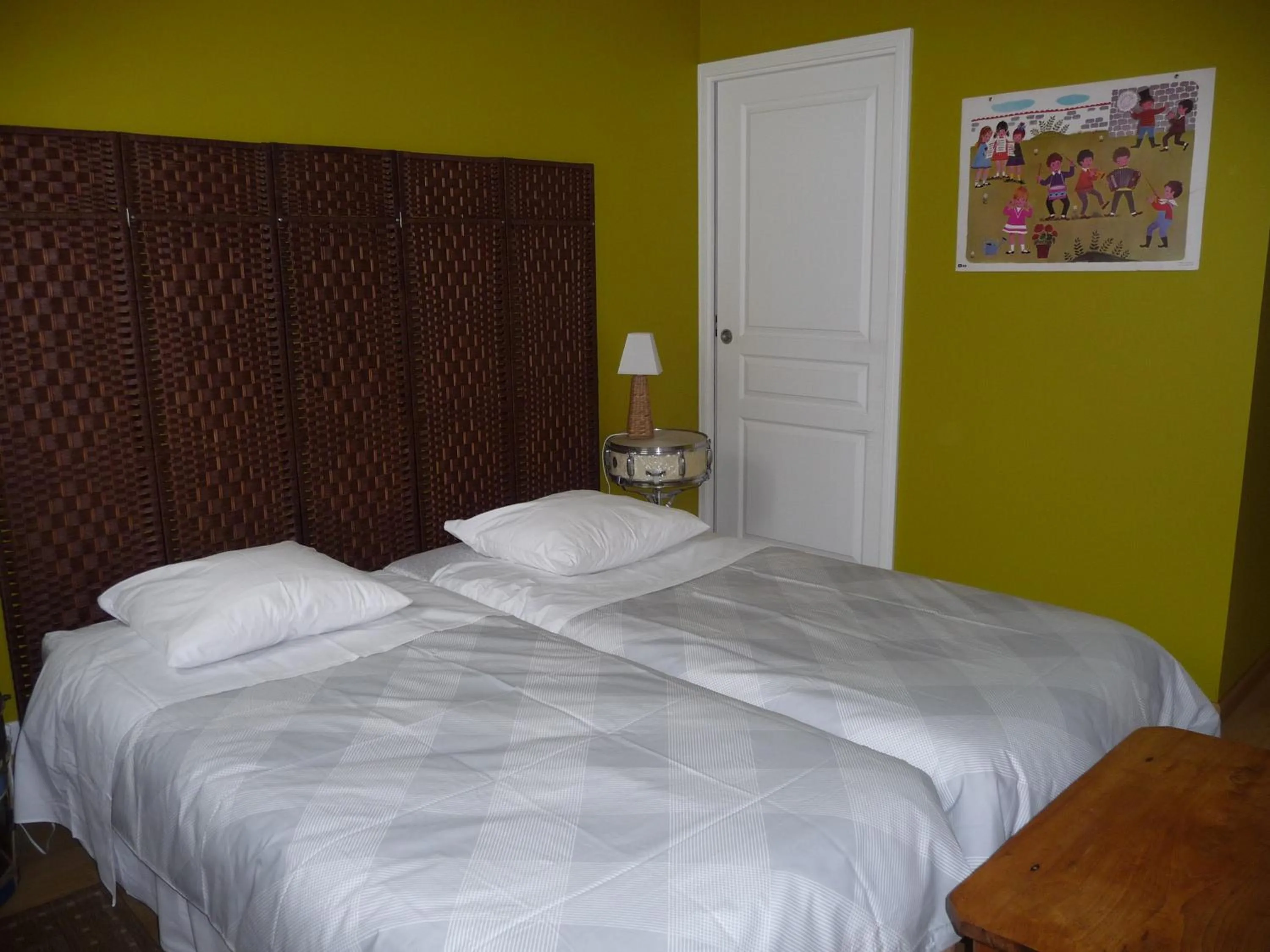 Bedroom, Bed in Au Troubadour