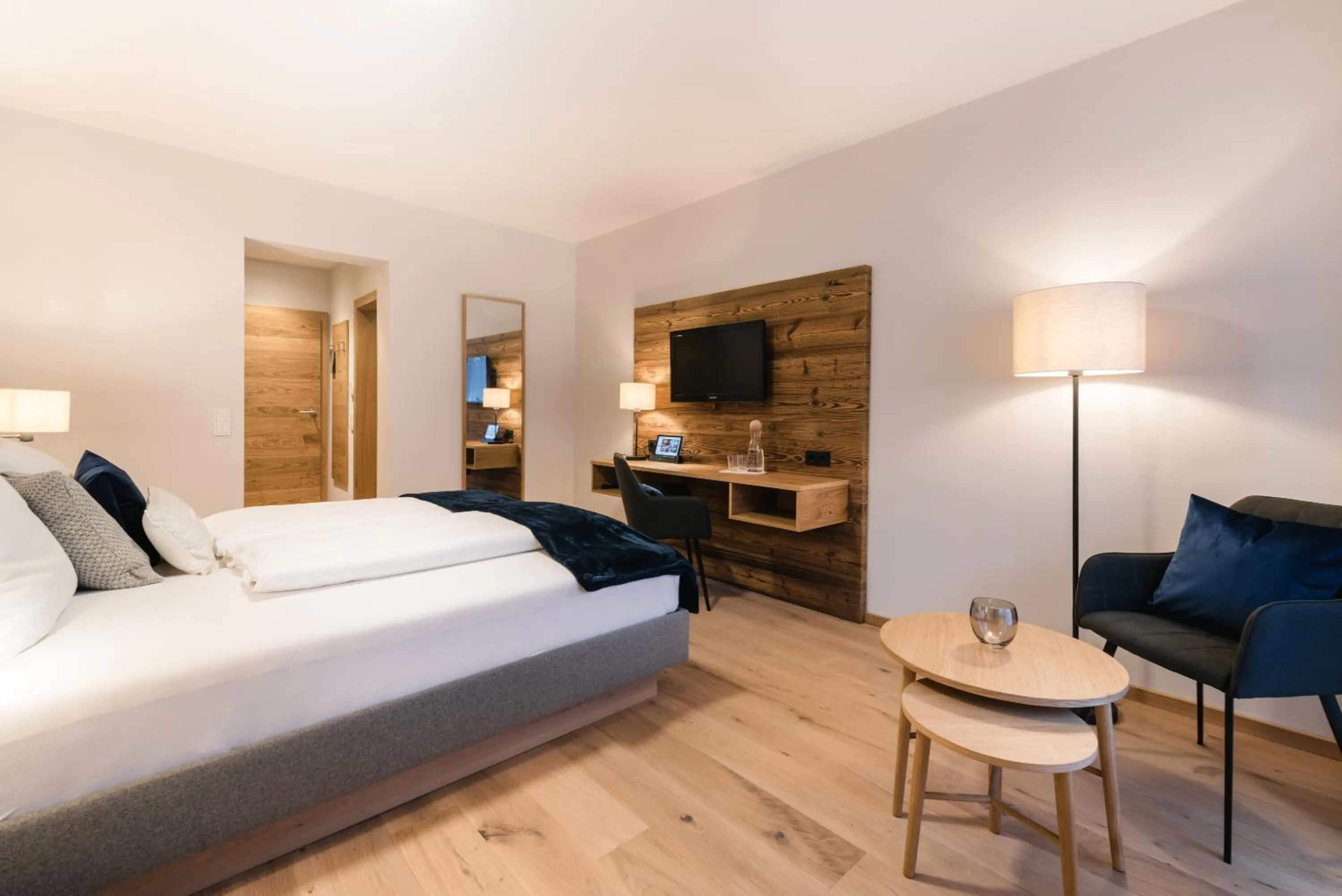 Photo of the whole room, Bed in meiZeit Lodge