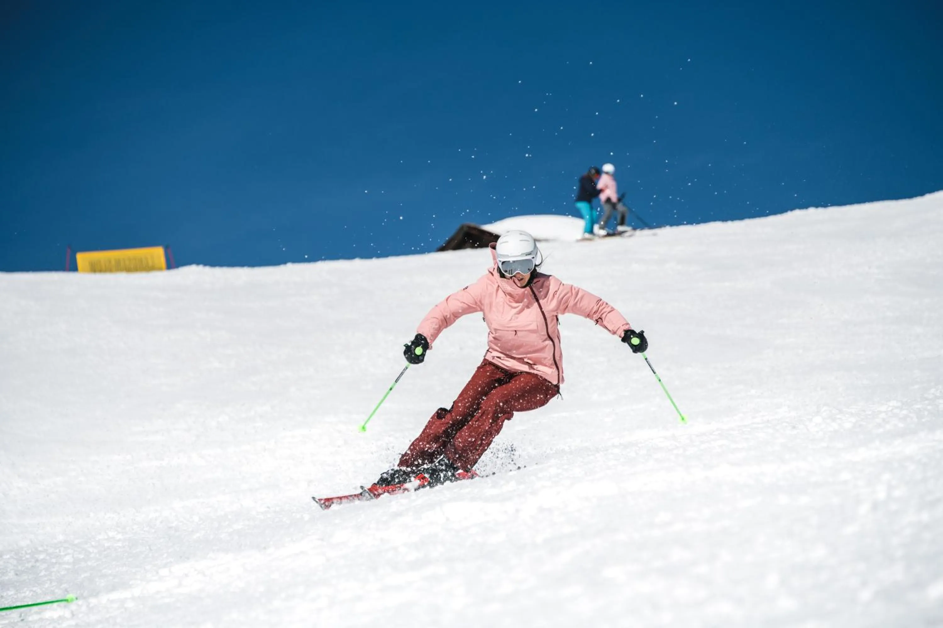 Skiing in meiZeit Lodge