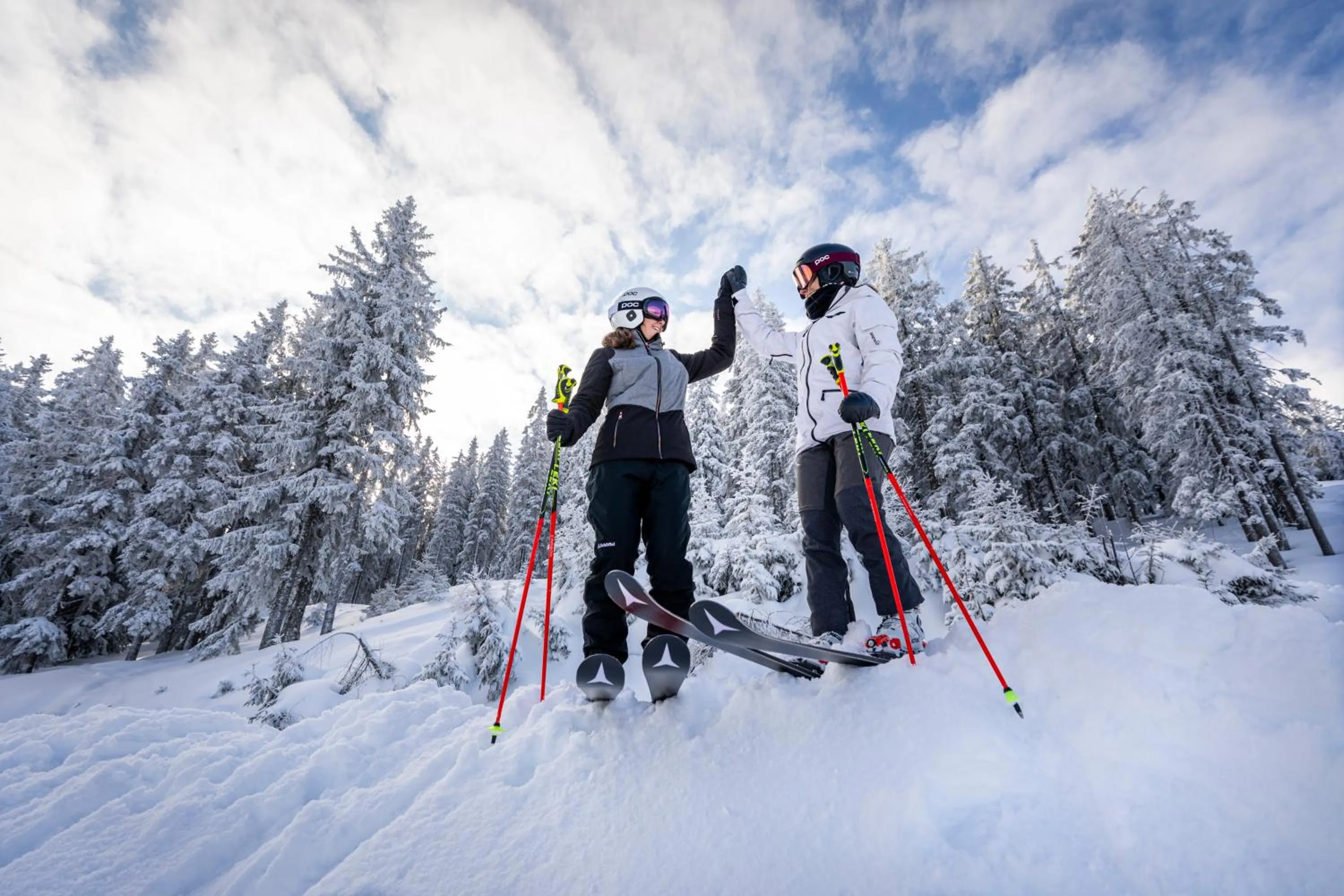 Skiing in meiZeit Lodge