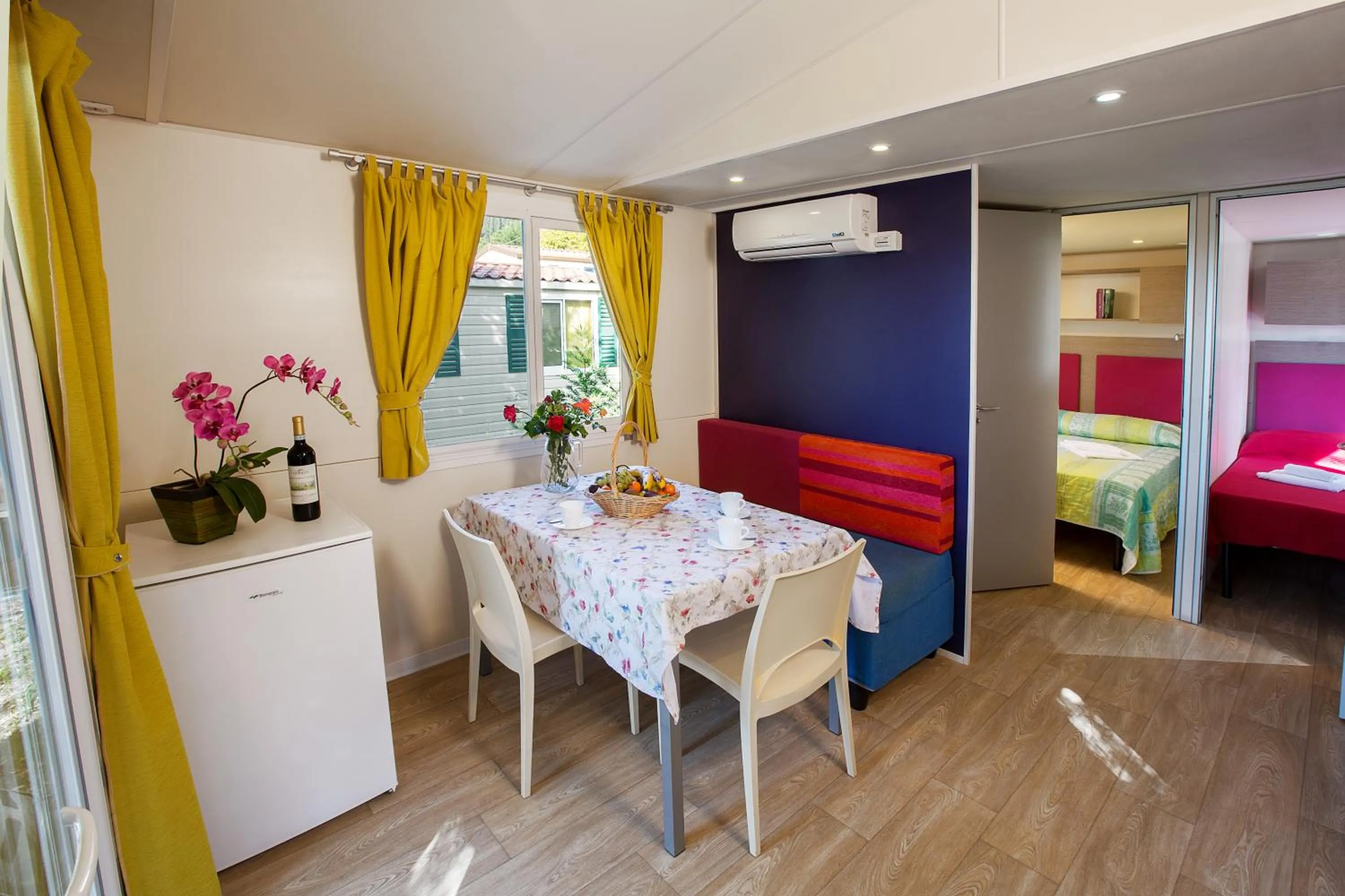 Dining area, Bed in La Rocca Camping Village