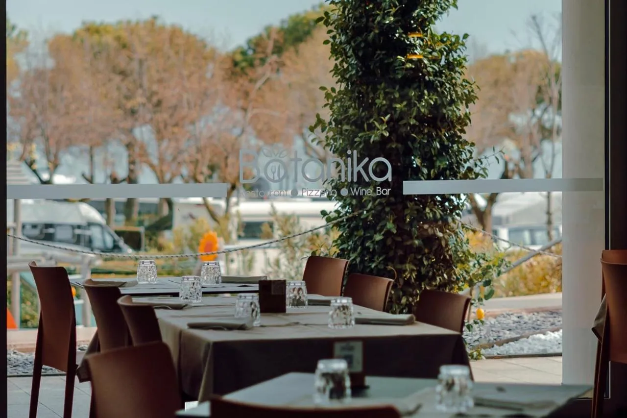 Restaurant/places to eat in La Rocca Camping Village