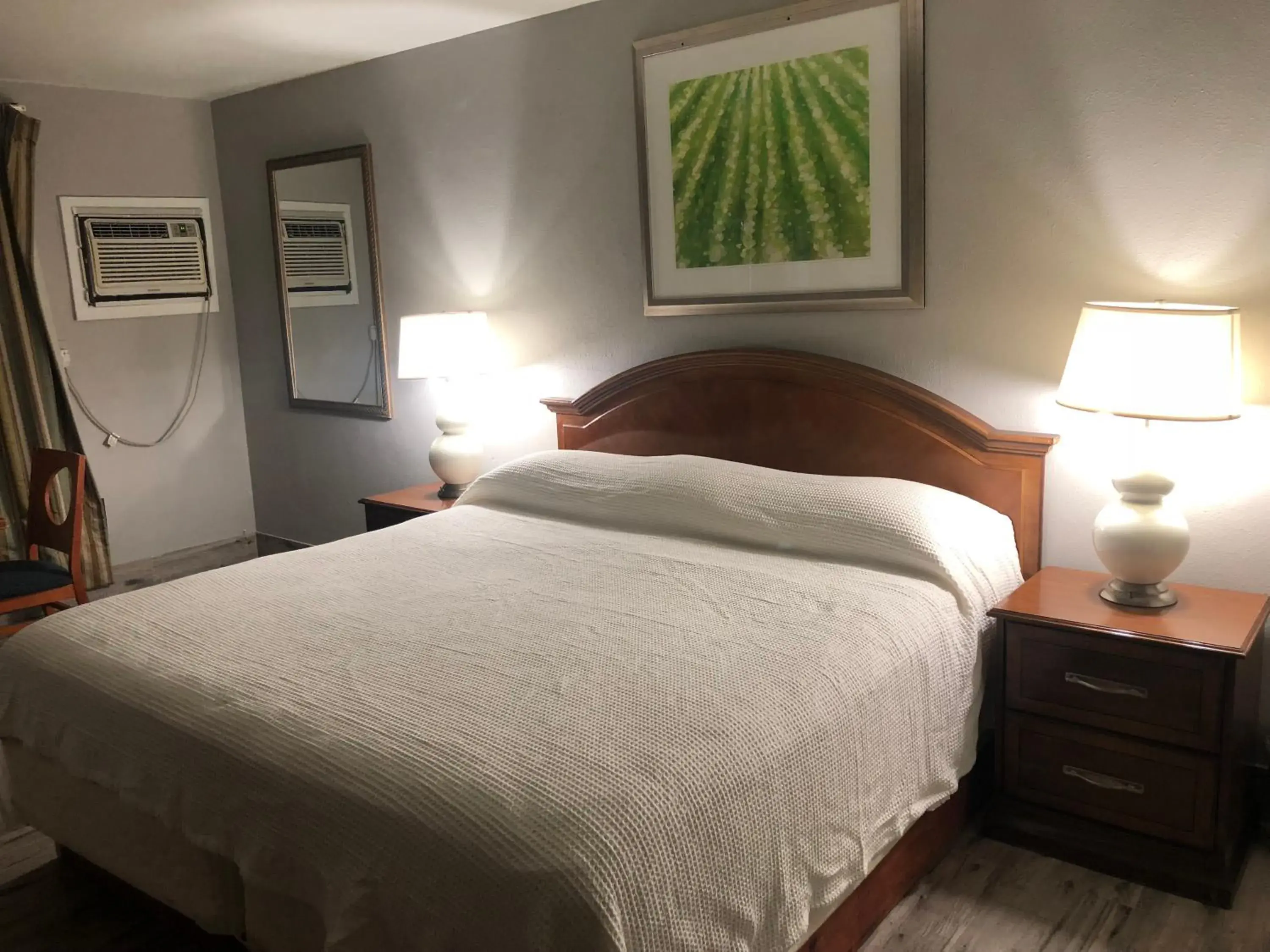 King Room Non-Smoking in Bay Breeze Inn Bradenton Downtown King Room Non-Smoking in Bay Breeze Inn Bradenton Downtown