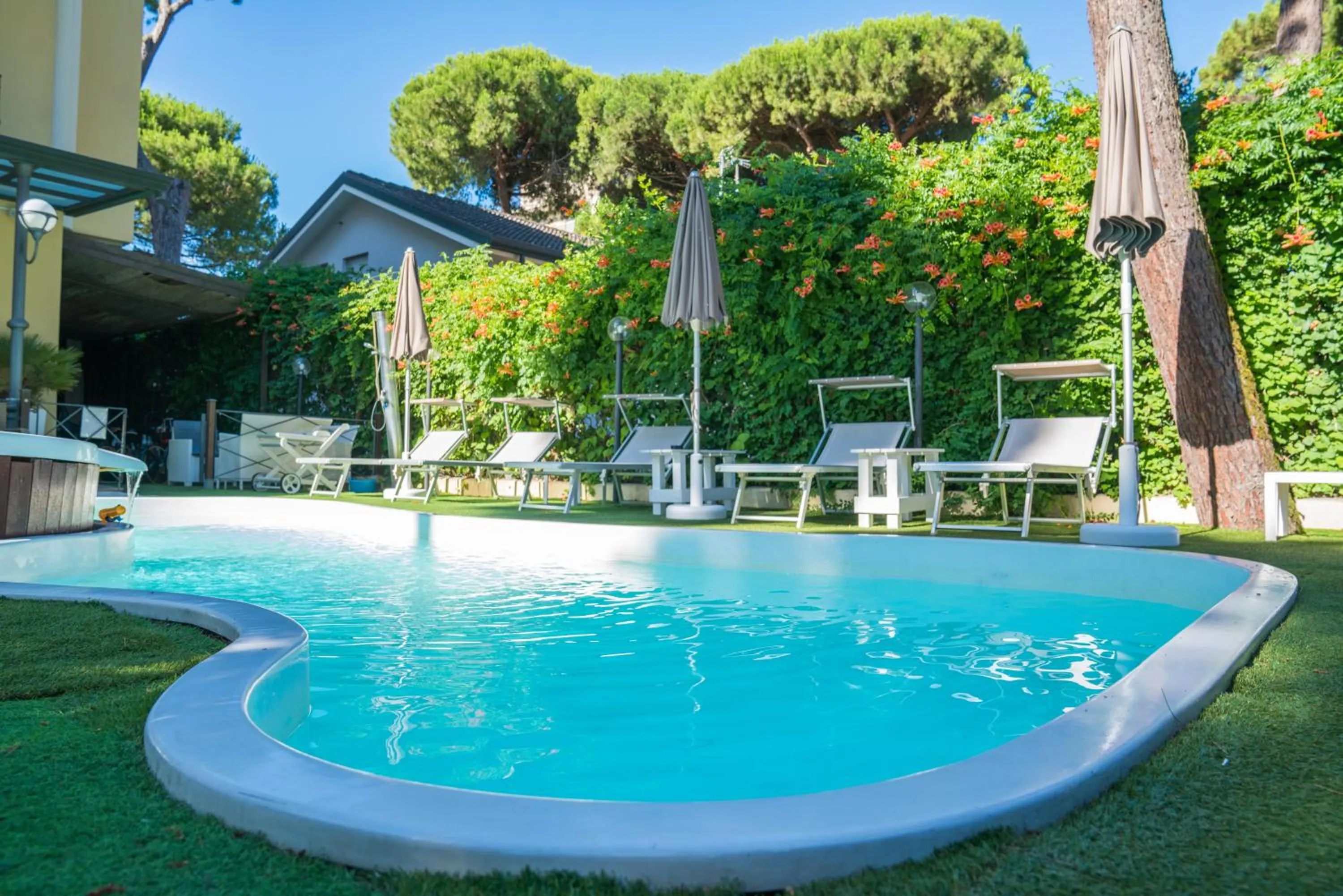 Swimming pool in Hotel Europa Milano Marittima
