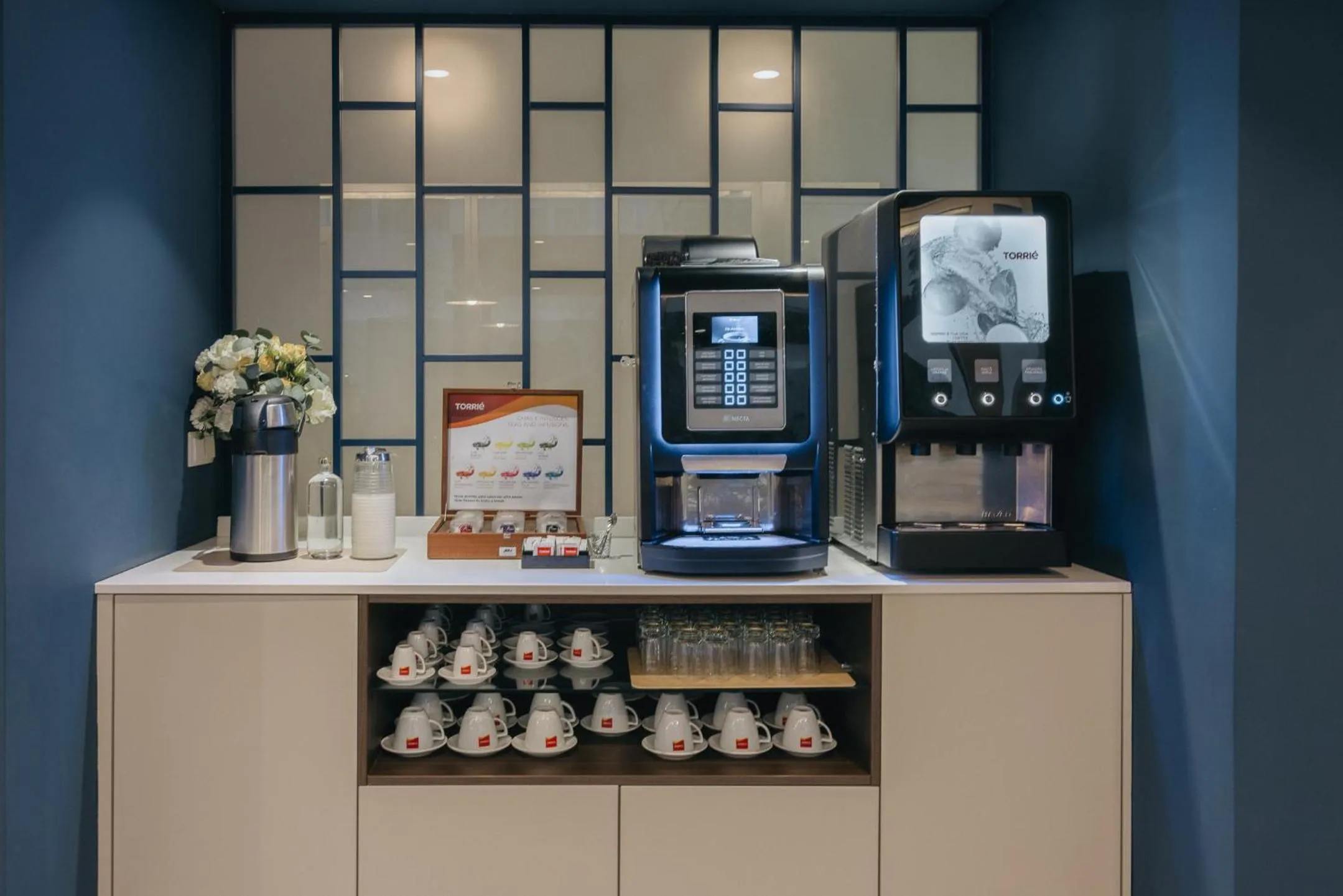 Coffee/tea facilities in M'AR De AR Auria