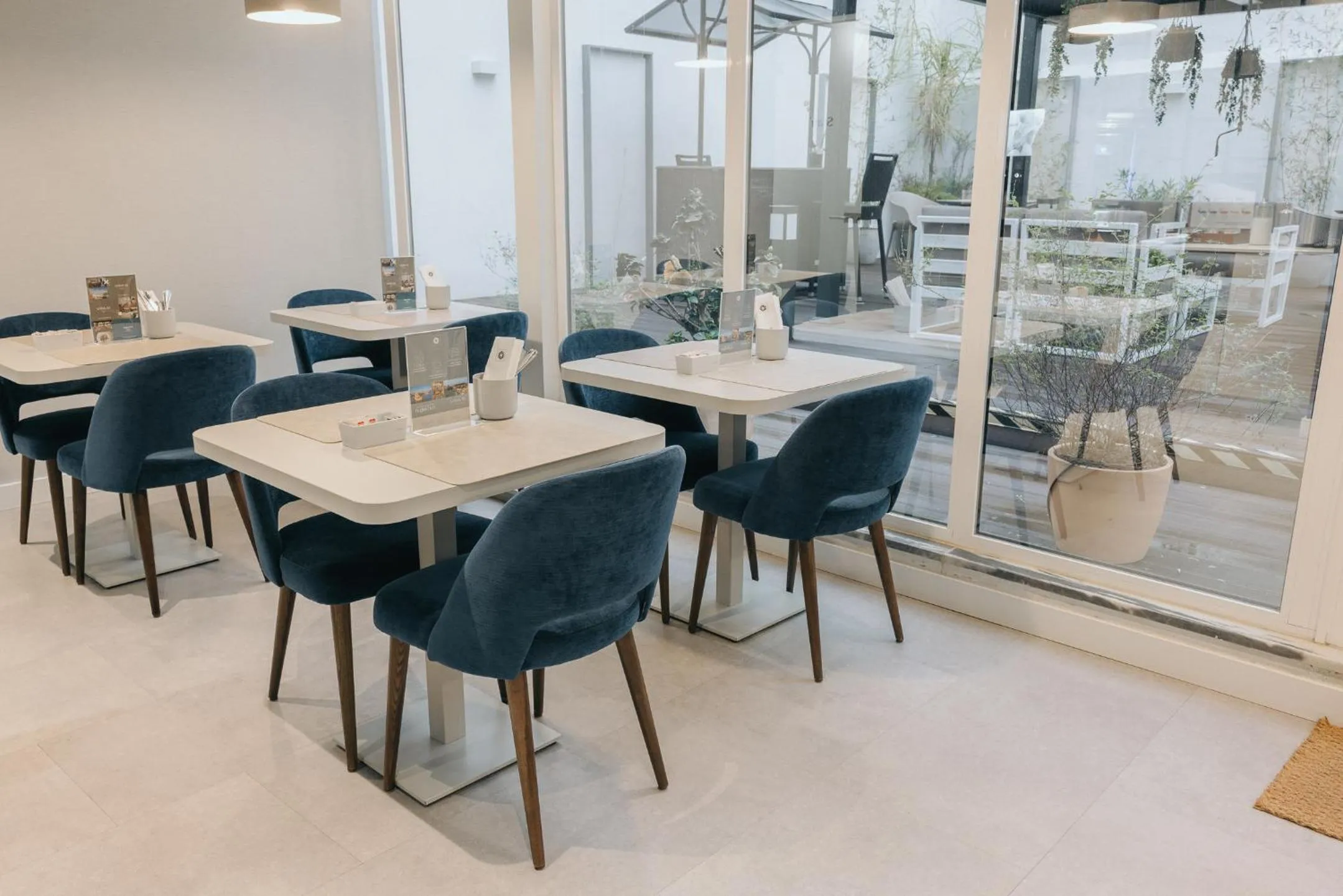 Communal lounge/ TV room in M'AR De AR Auria