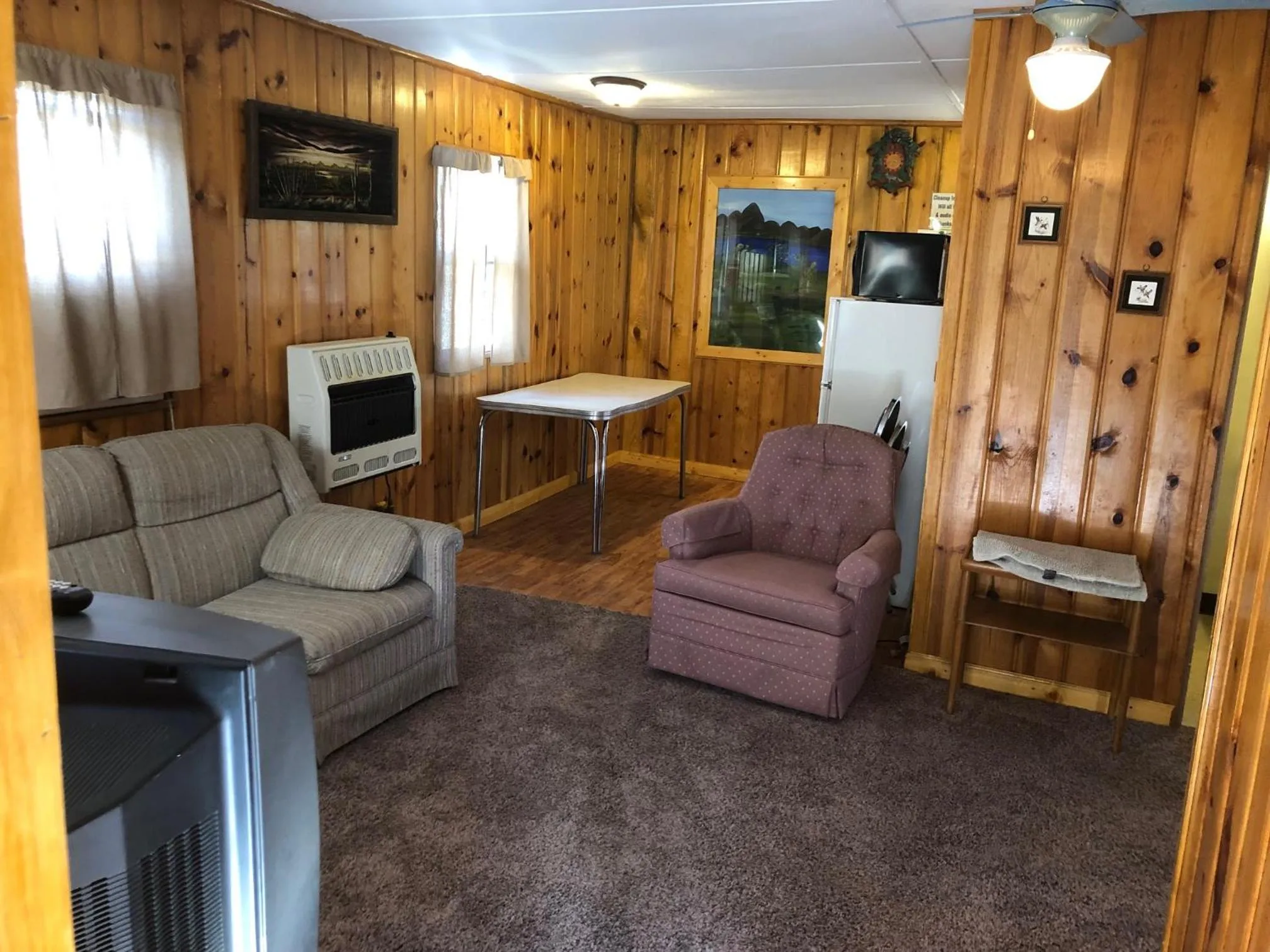Living room in Black Hills Cabins at Quail's Crossing