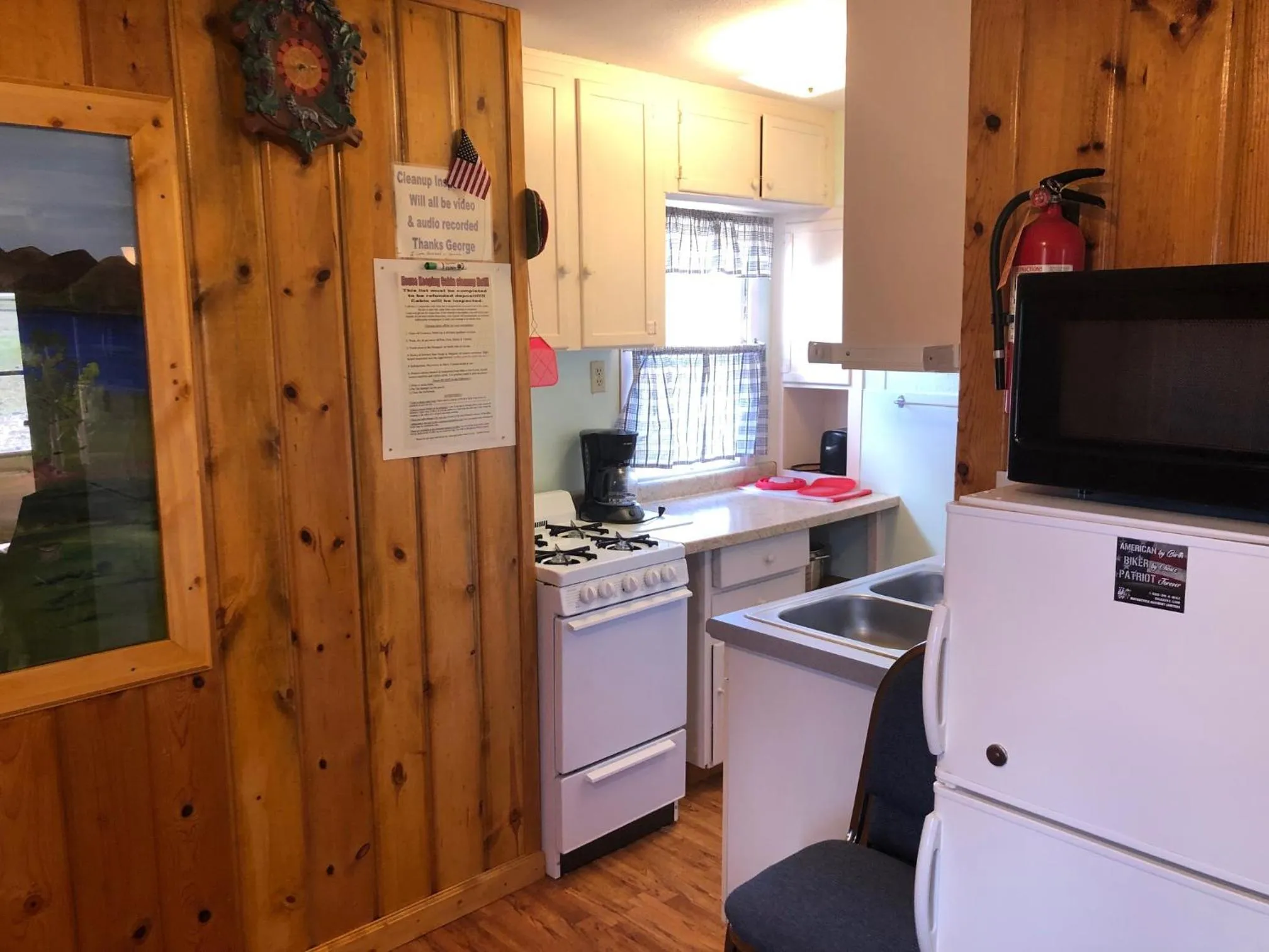 Kitchen or kitchenette in Black Hills Cabins at Quail's Crossing
