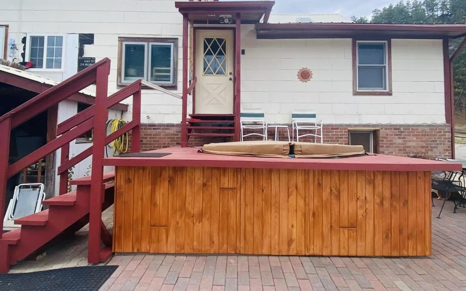 Hot Tub in Black Hills Cabins at Quail's Crossing