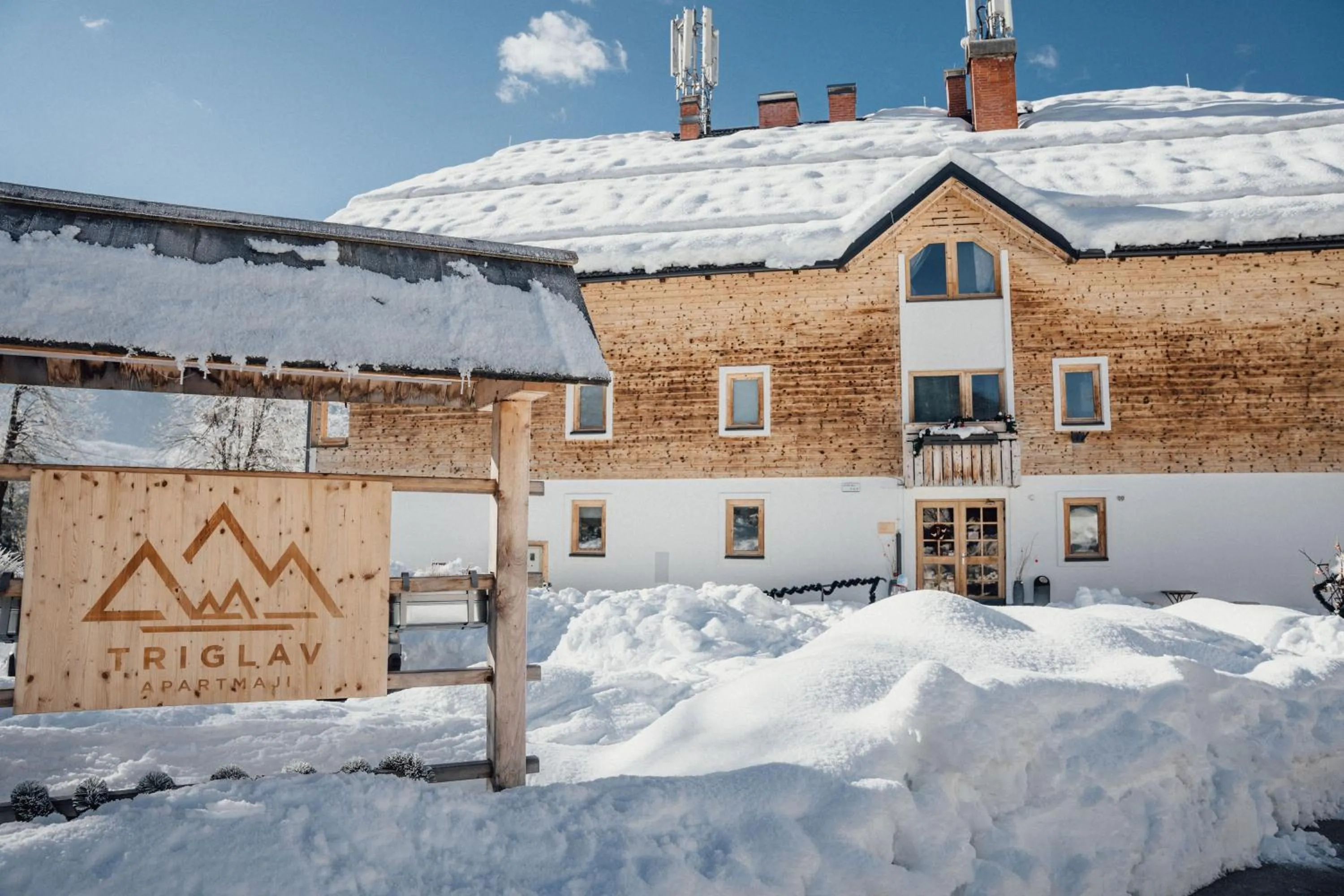 Property building in Apartmaji Triglav