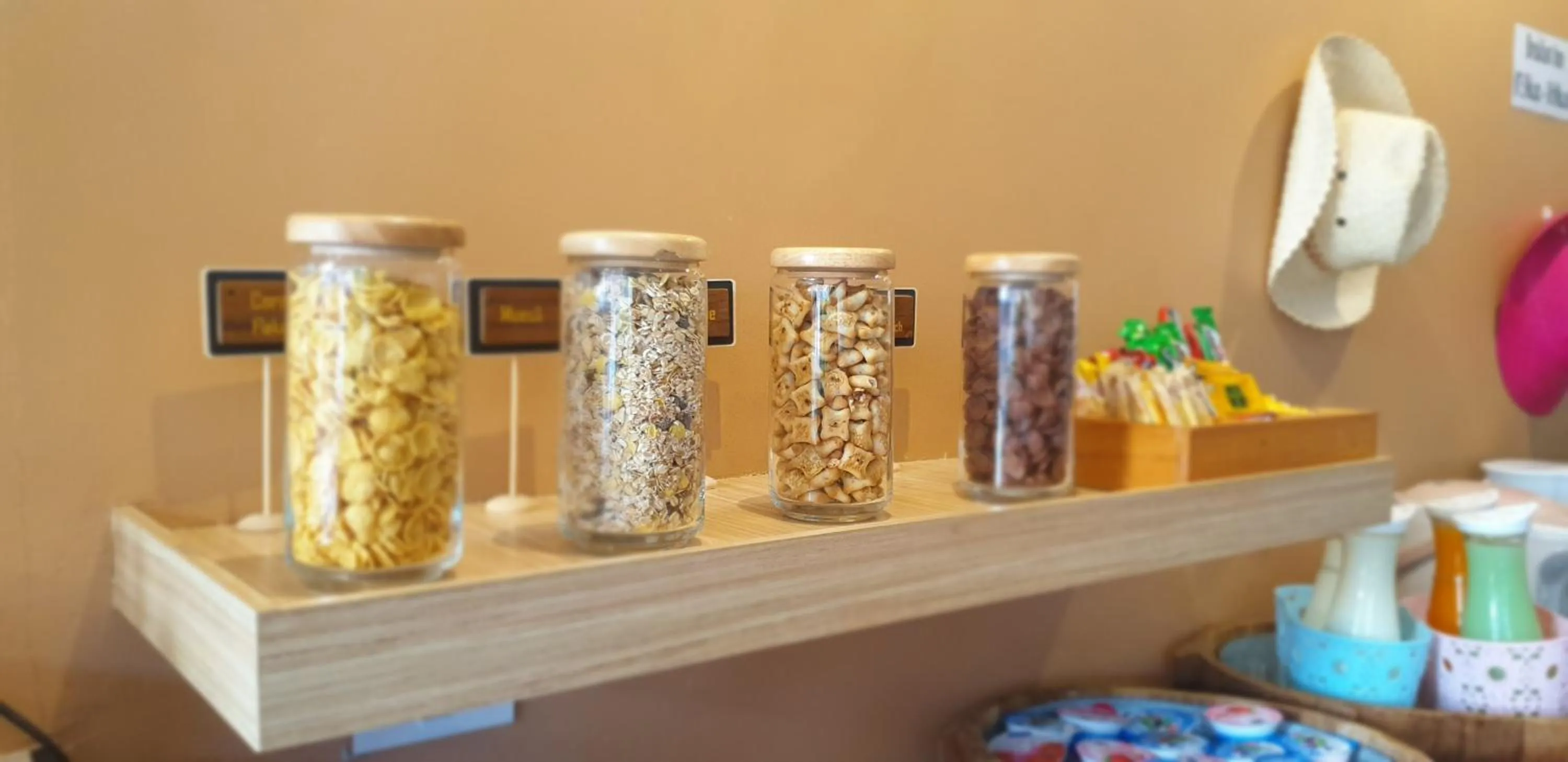 Restaurant/places to eat in Chada Mantra Hotel