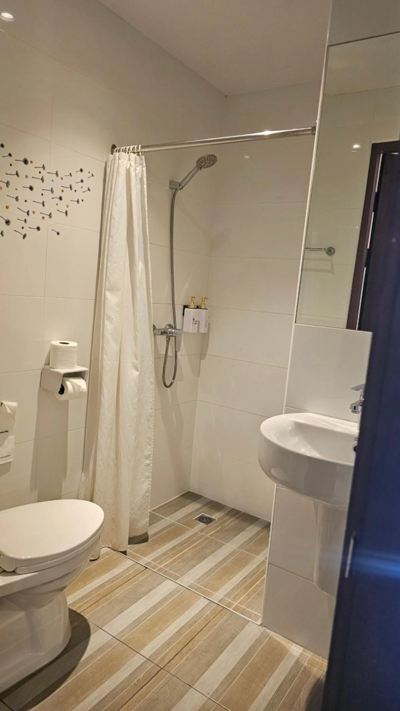 Shower in Chada Mantra Hotel