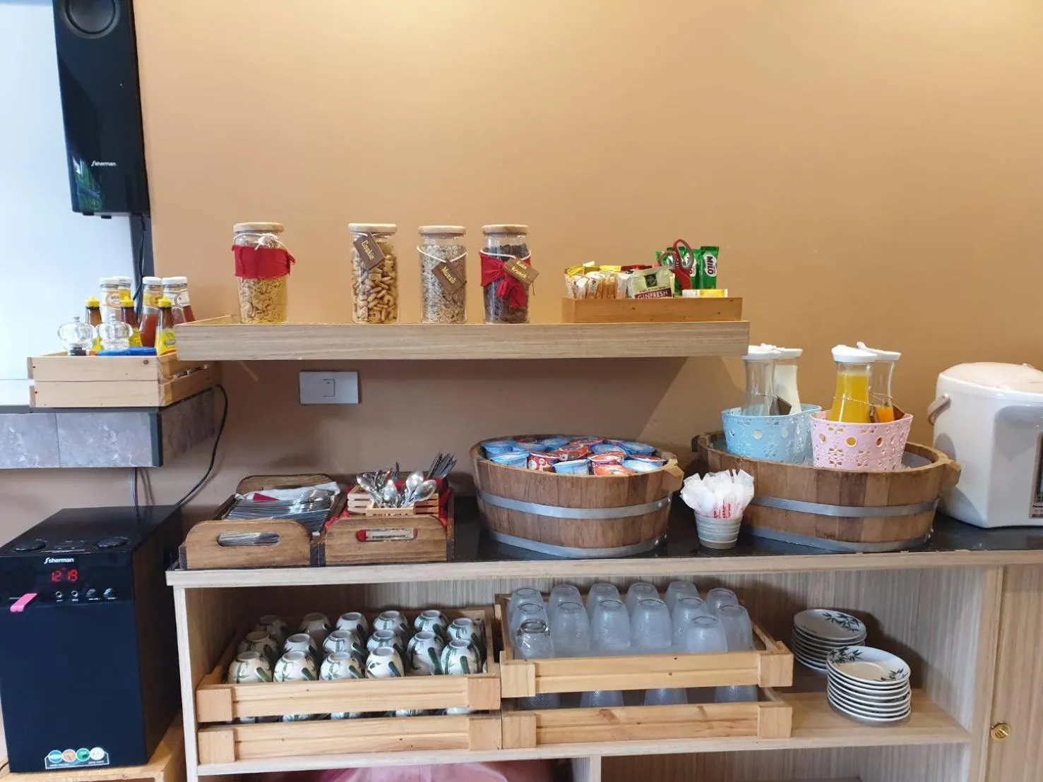 Restaurant/places to eat in Chada Mantra Hotel