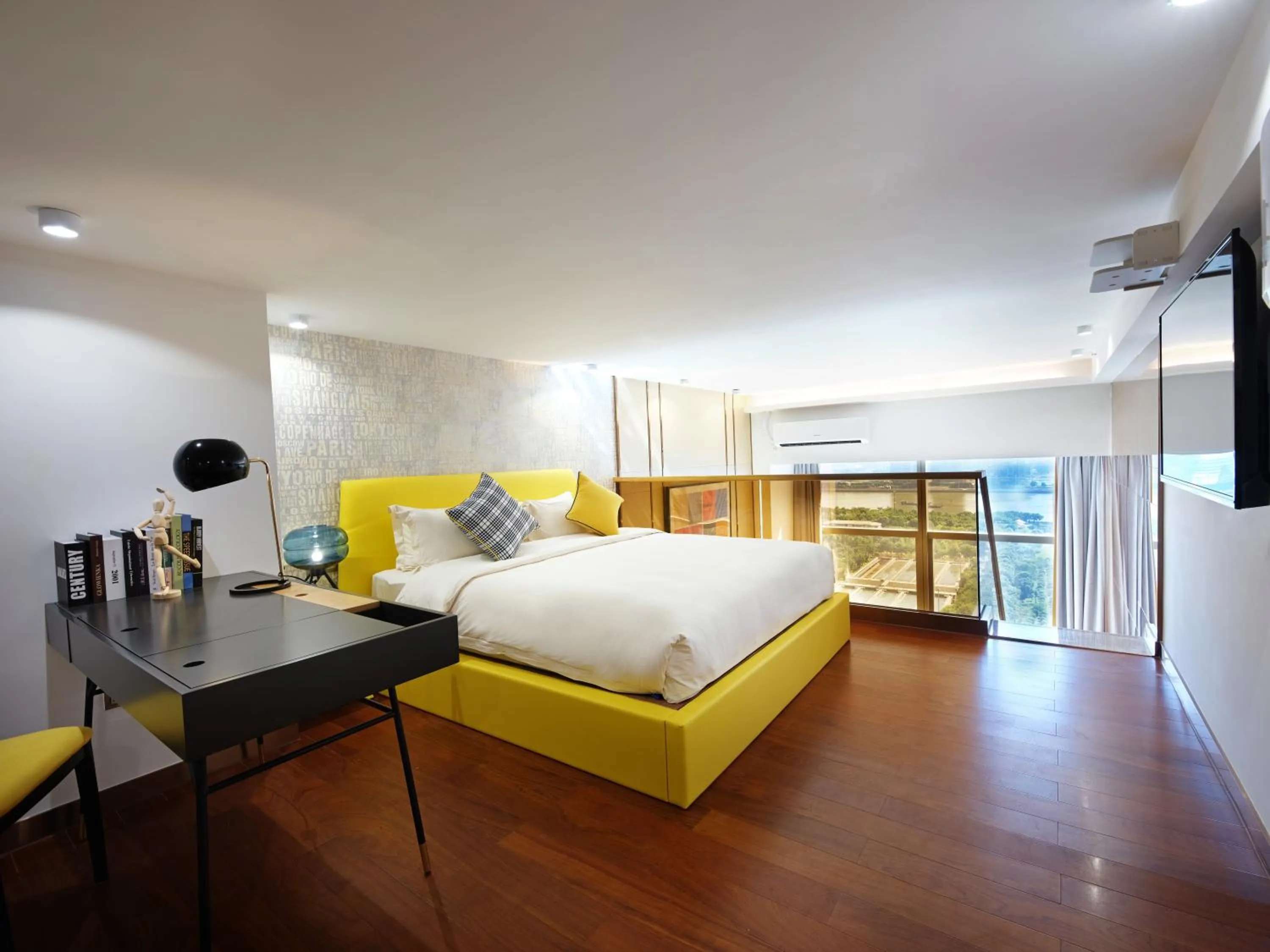 Bedroom, Bed in Royal Star Apartment(Guangzhou Central City Branch)