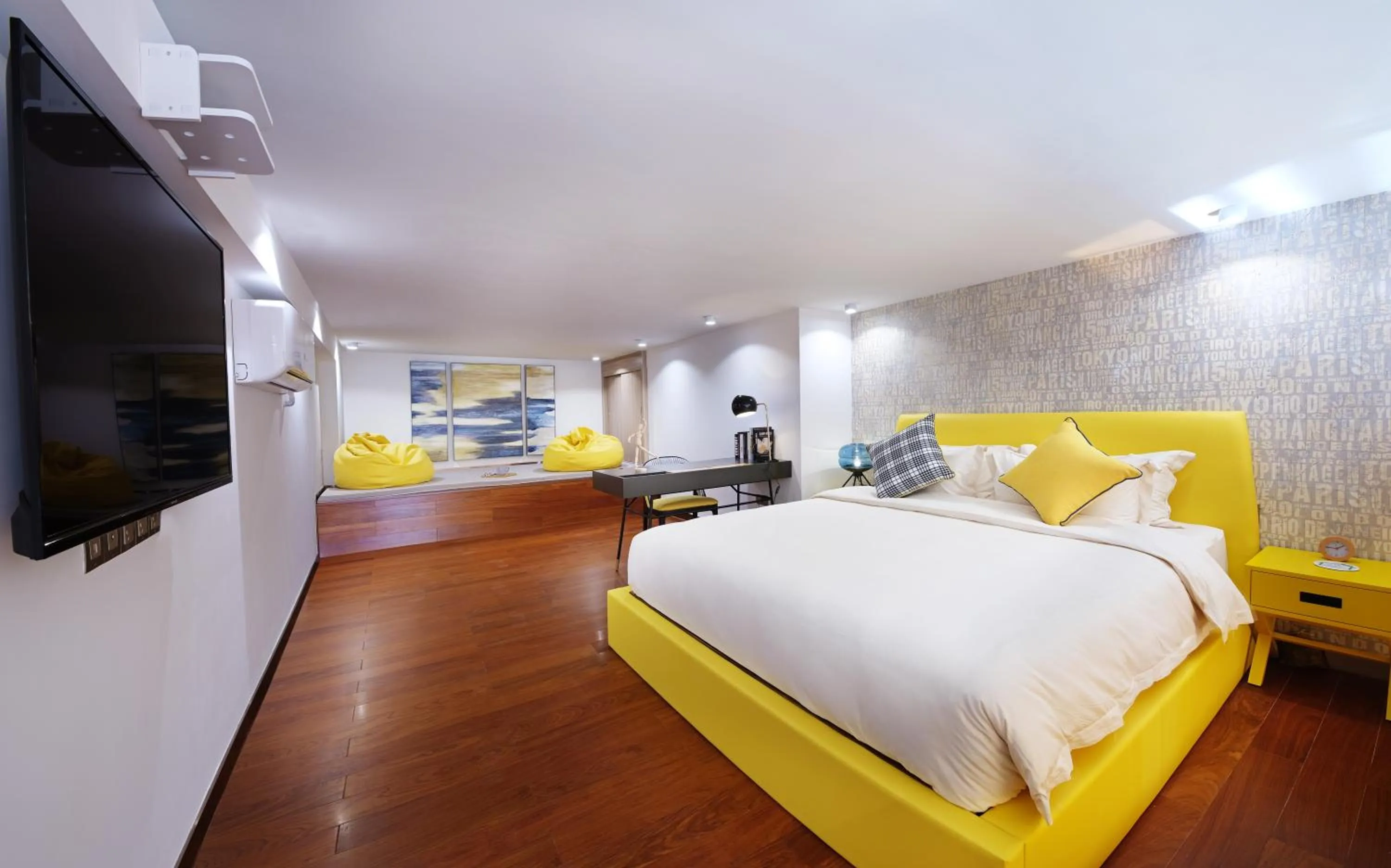 Bedroom, Bed in Royal Star Apartment(Guangzhou Central City Branch)