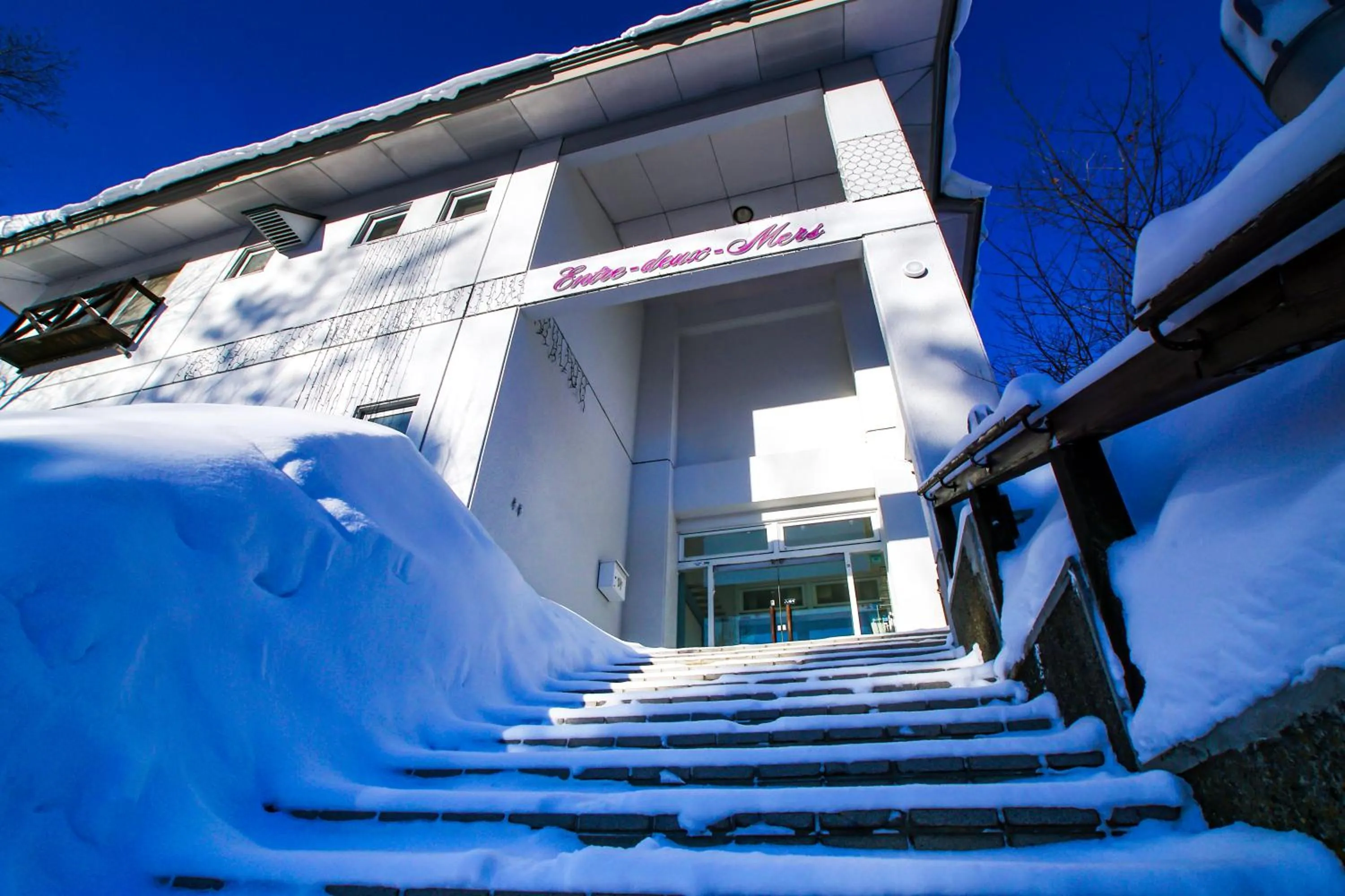 Facade/entrance in Pension Entre - deux - Mers