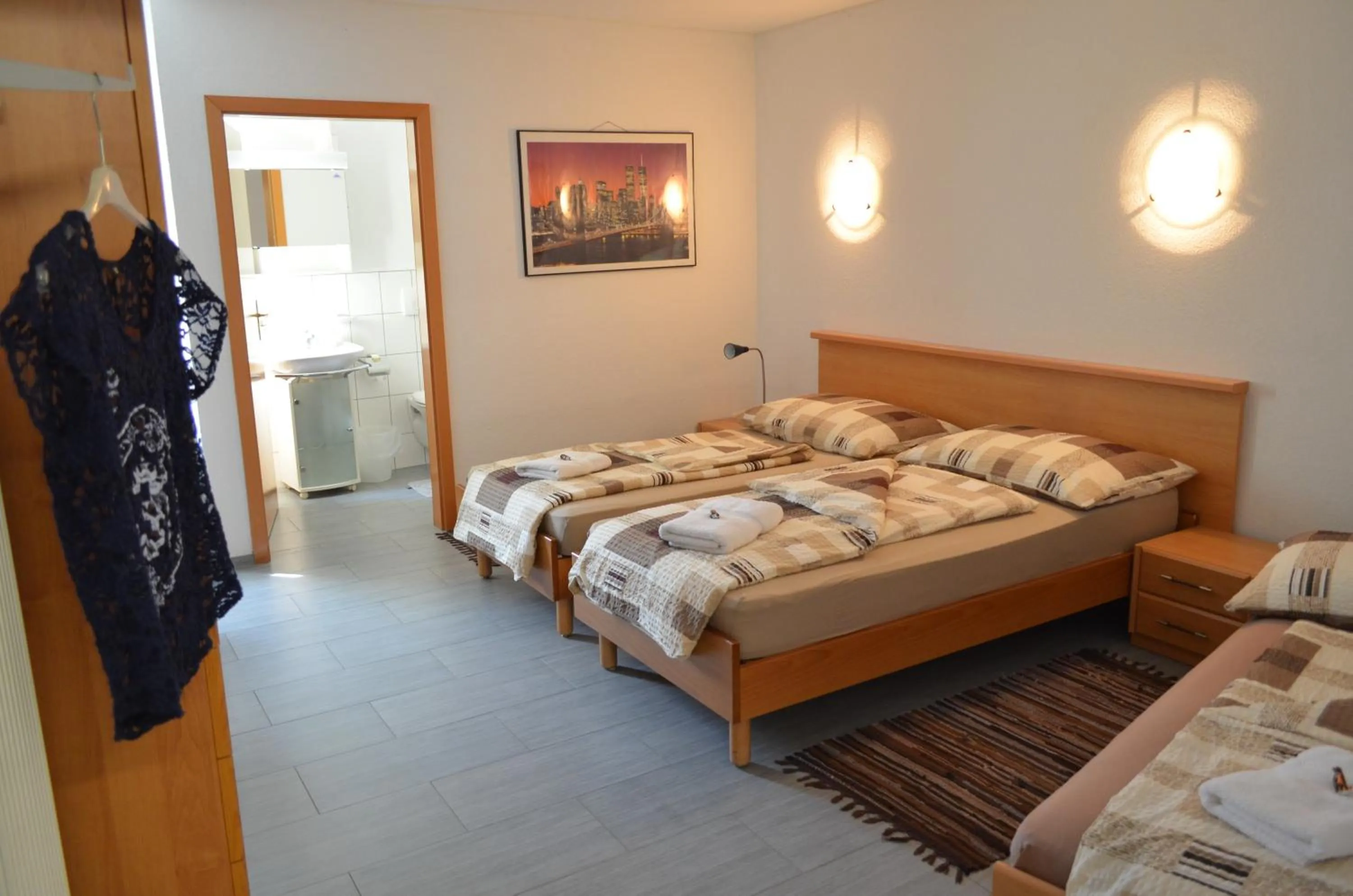 Photo of the whole room in Don Camillo Gästehaus