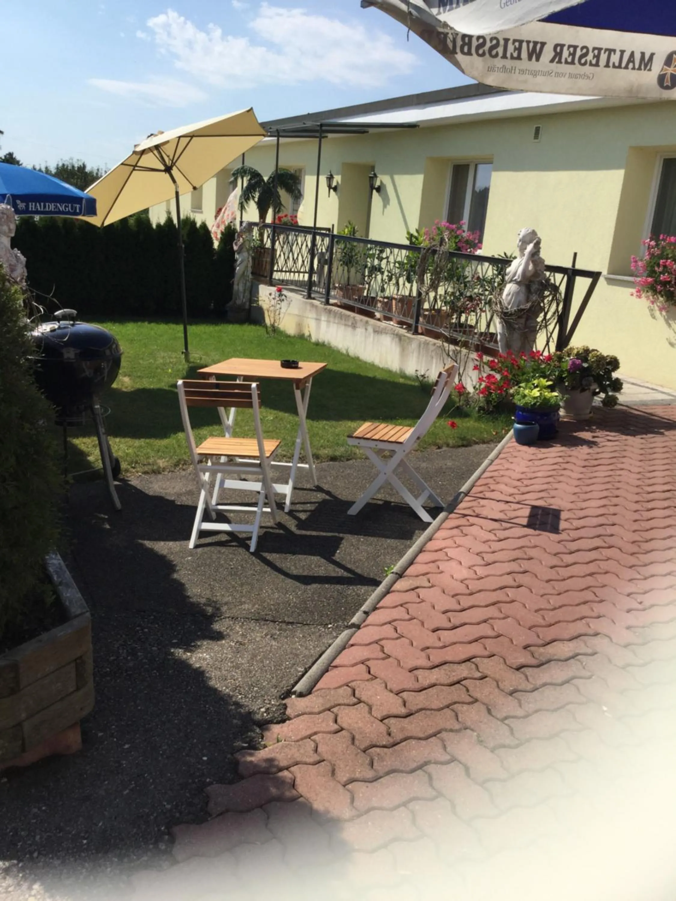 Patio in Don Camillo Gästehaus