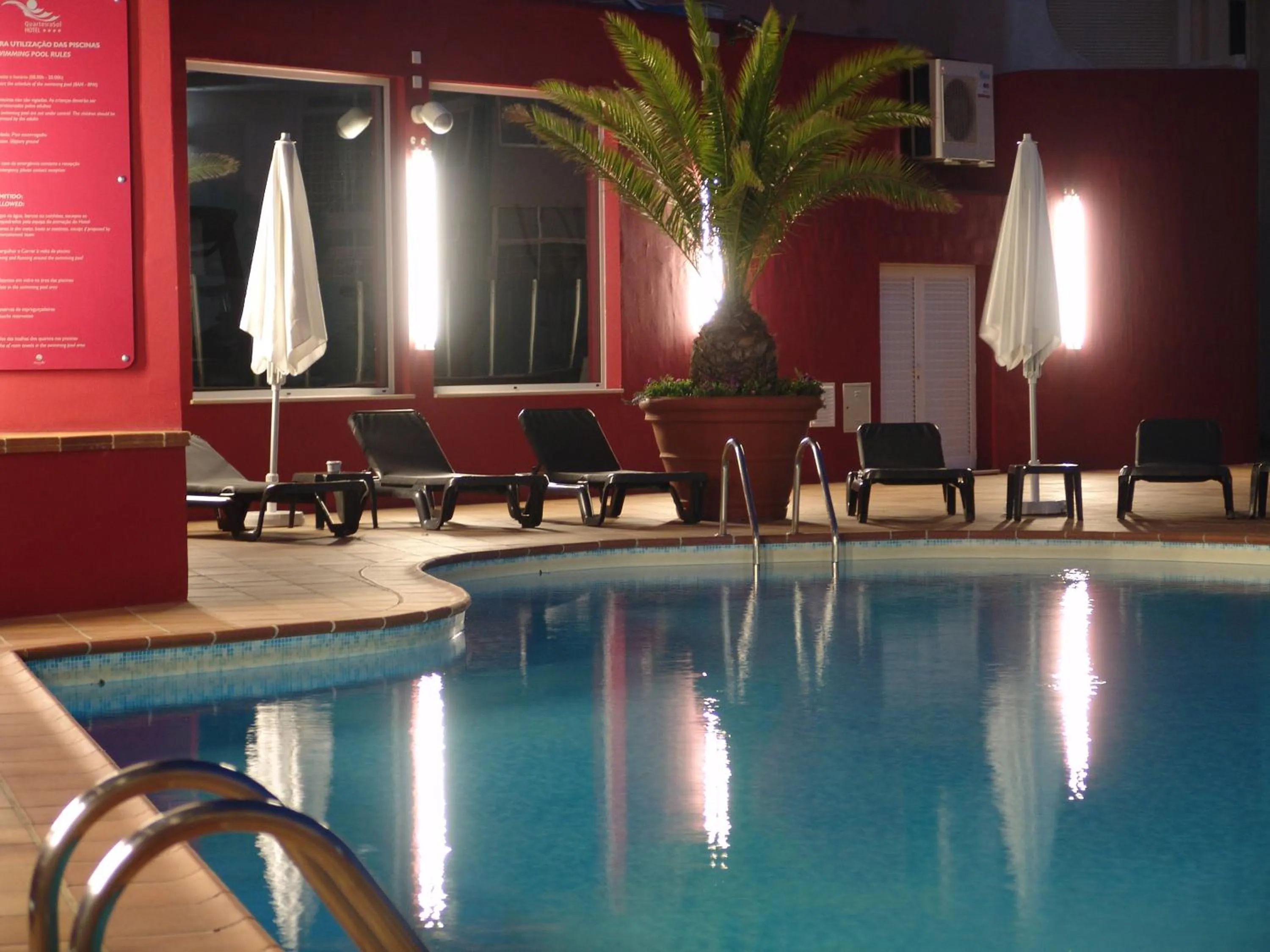 Swimming pool in Hotel Quarteirasol