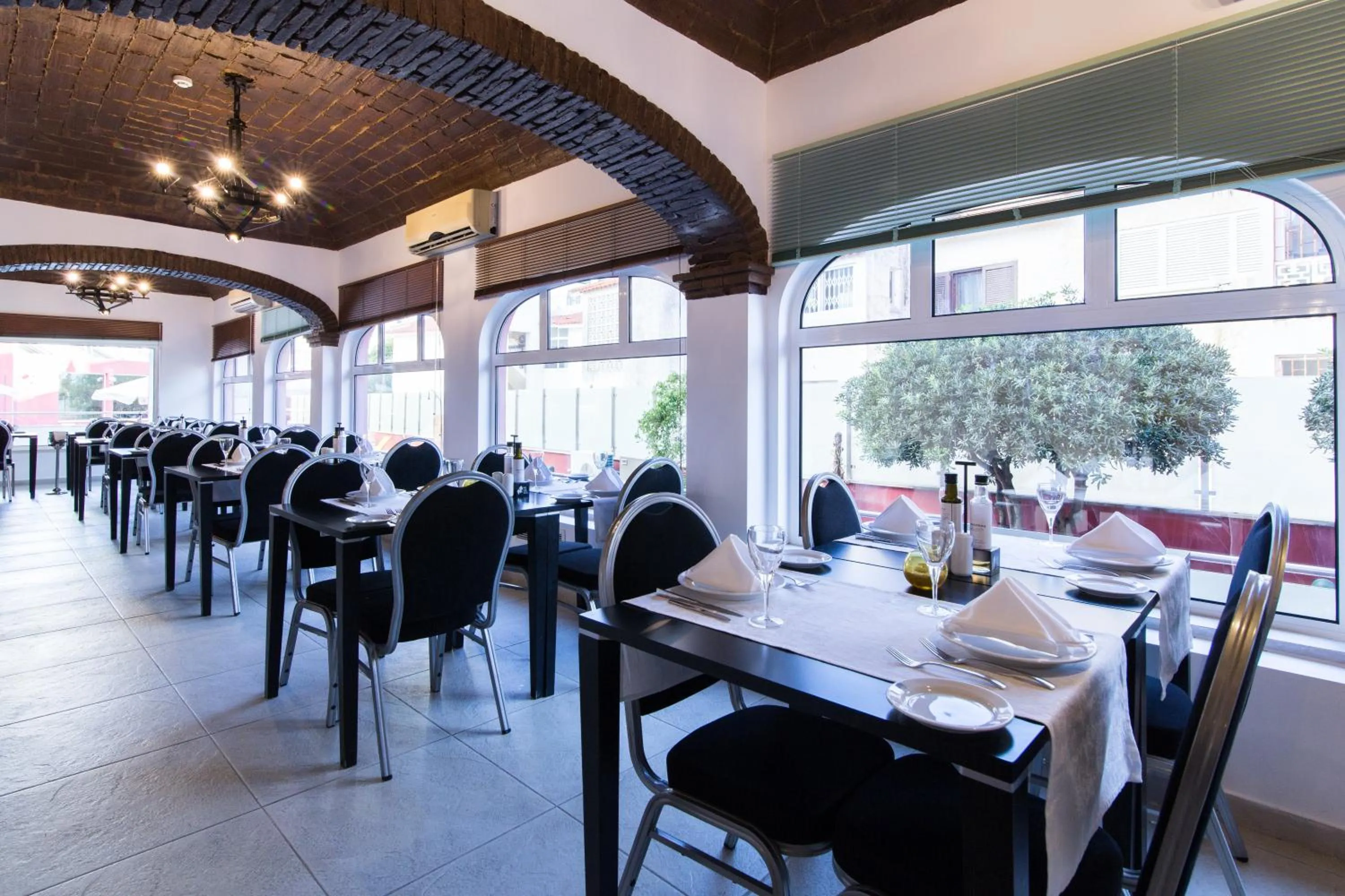 Restaurant/places to eat in Hotel Quarteirasol
