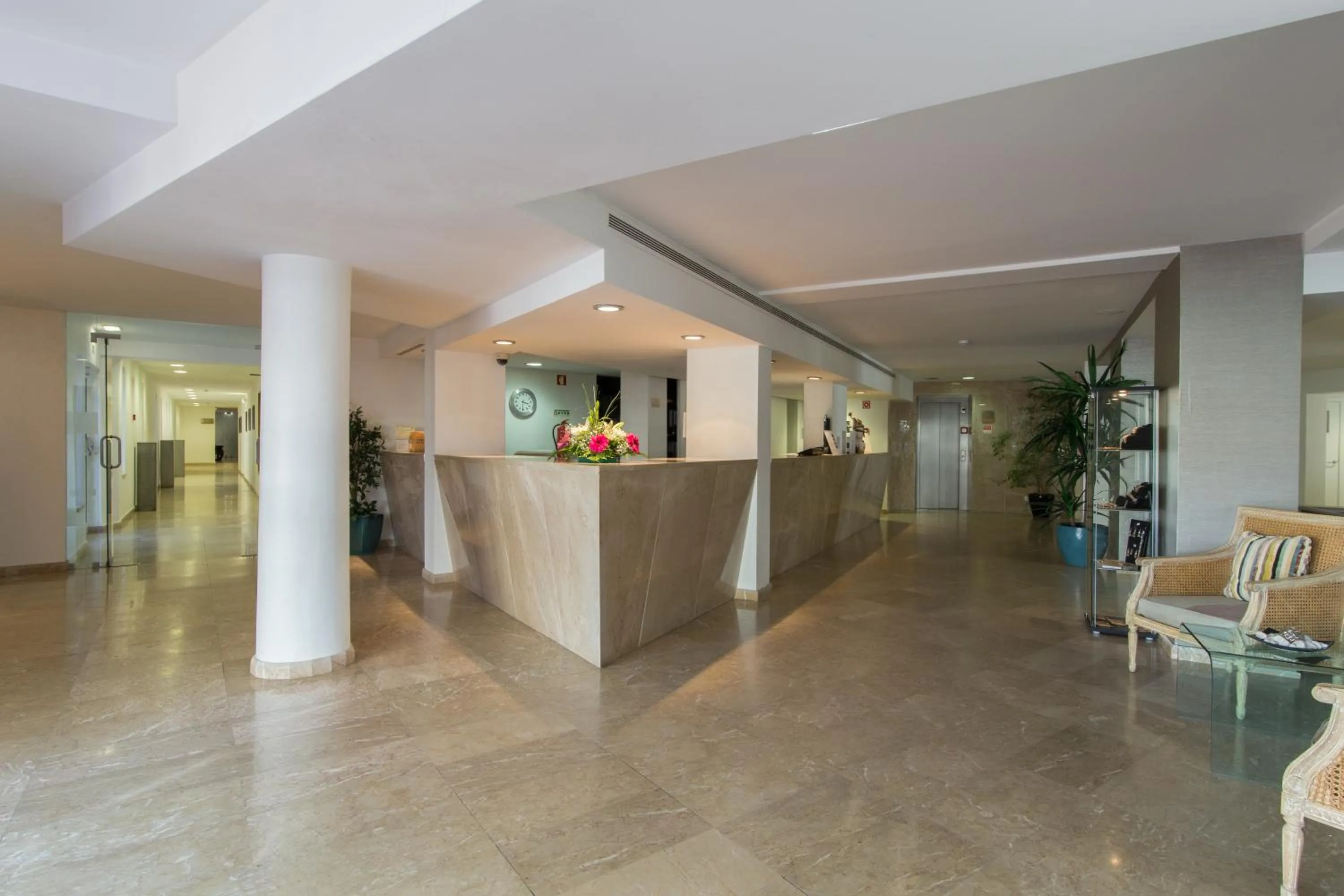 Lobby or reception in Hotel Quarteirasol