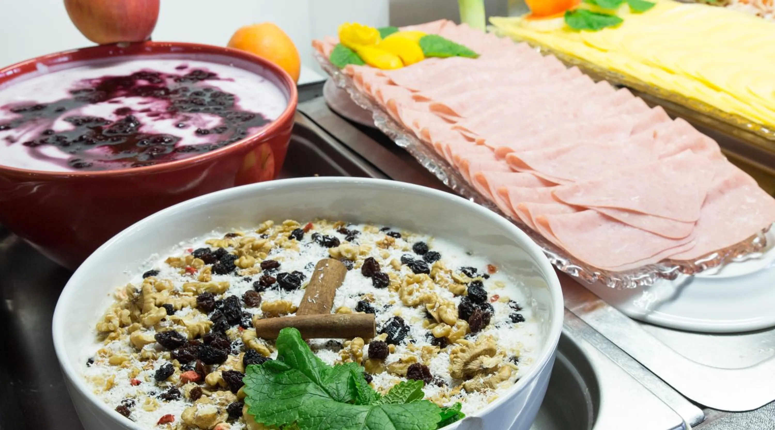 Buffet breakfast in Hotel Quarteirasol