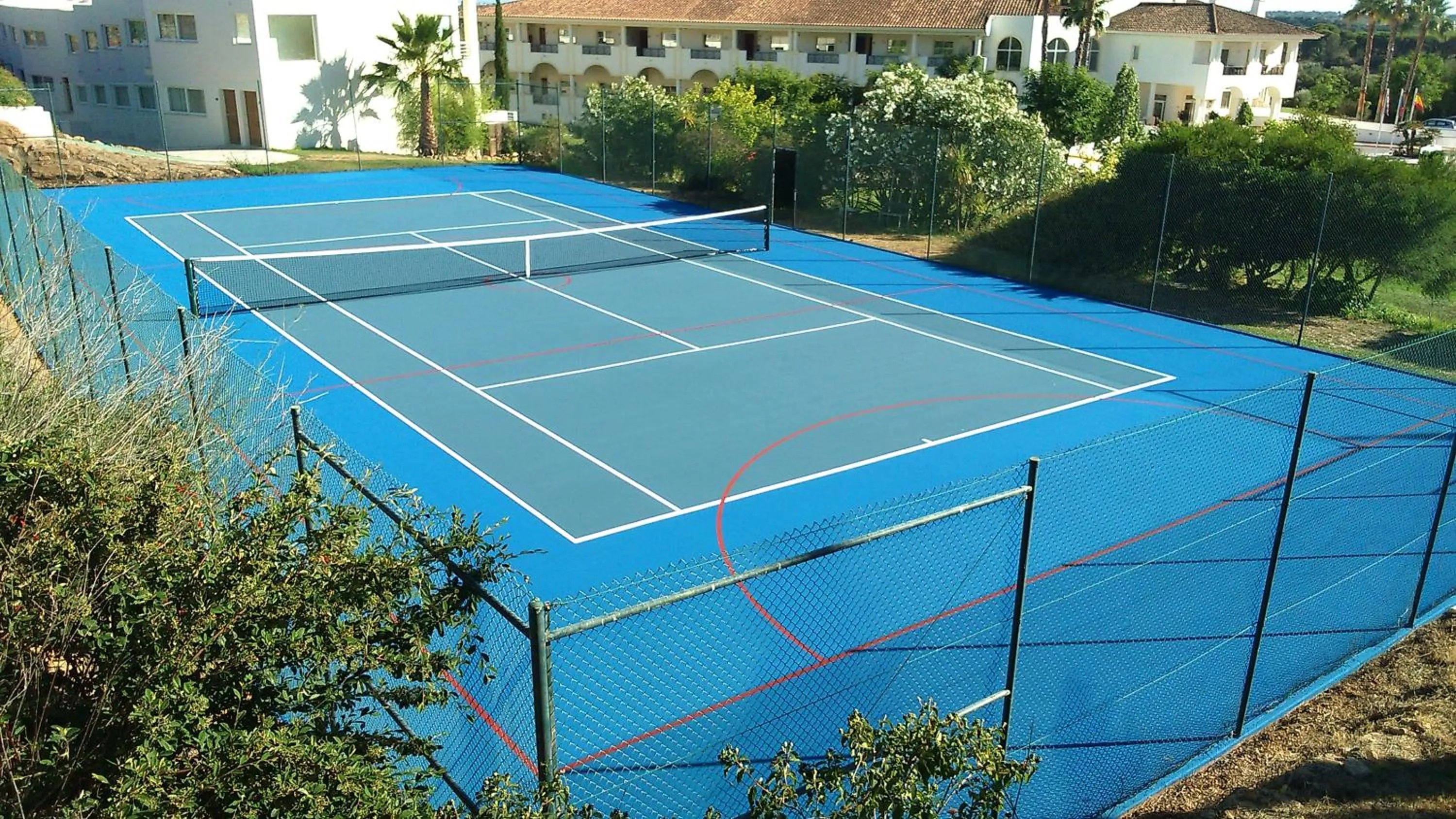 Tennis court in Colina Verde Resort
