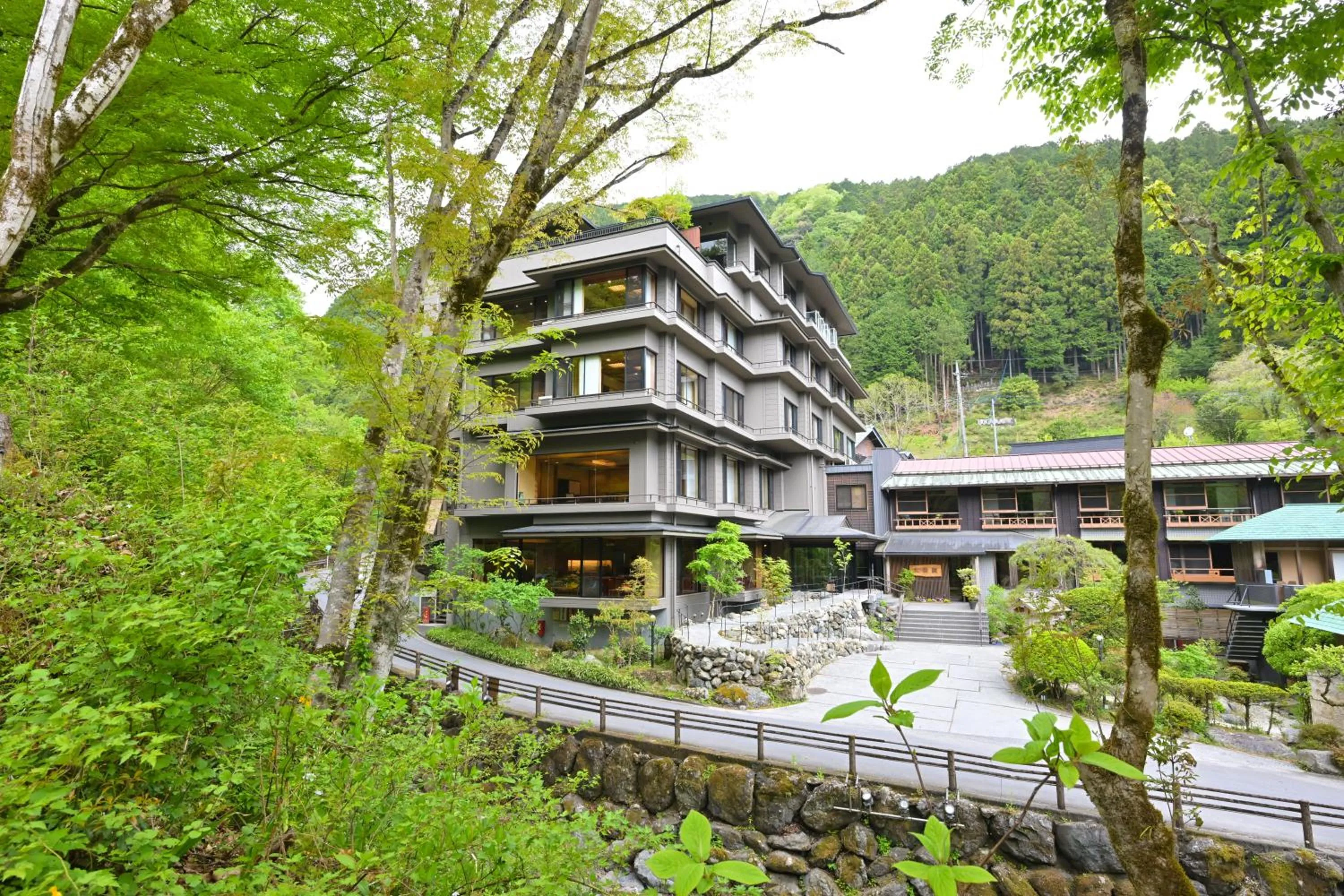 Property building in taishoukaku